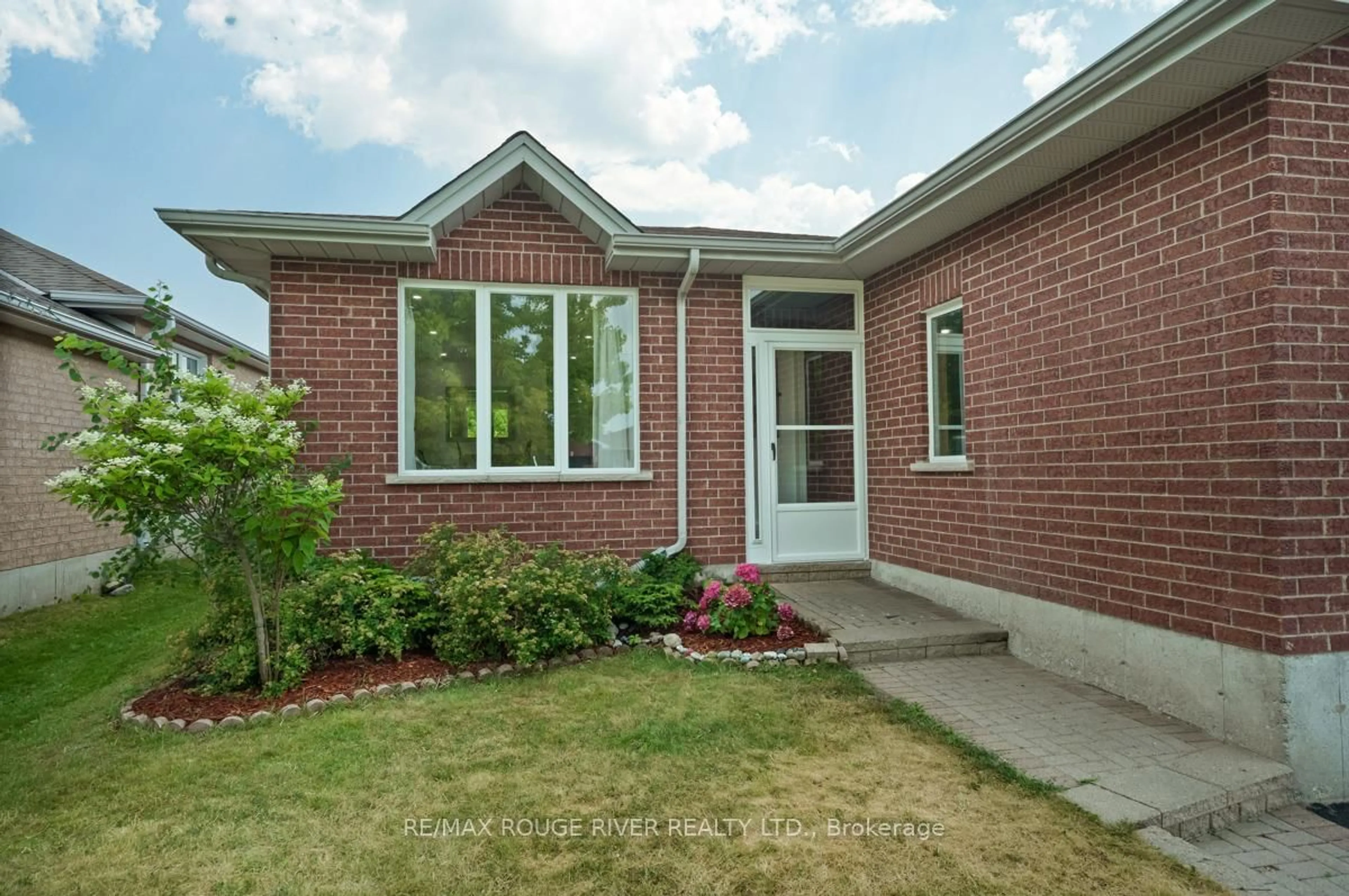 Home with brick exterior material, street for 333 Mary St, Kawartha Lakes Ontario K9V 5X5