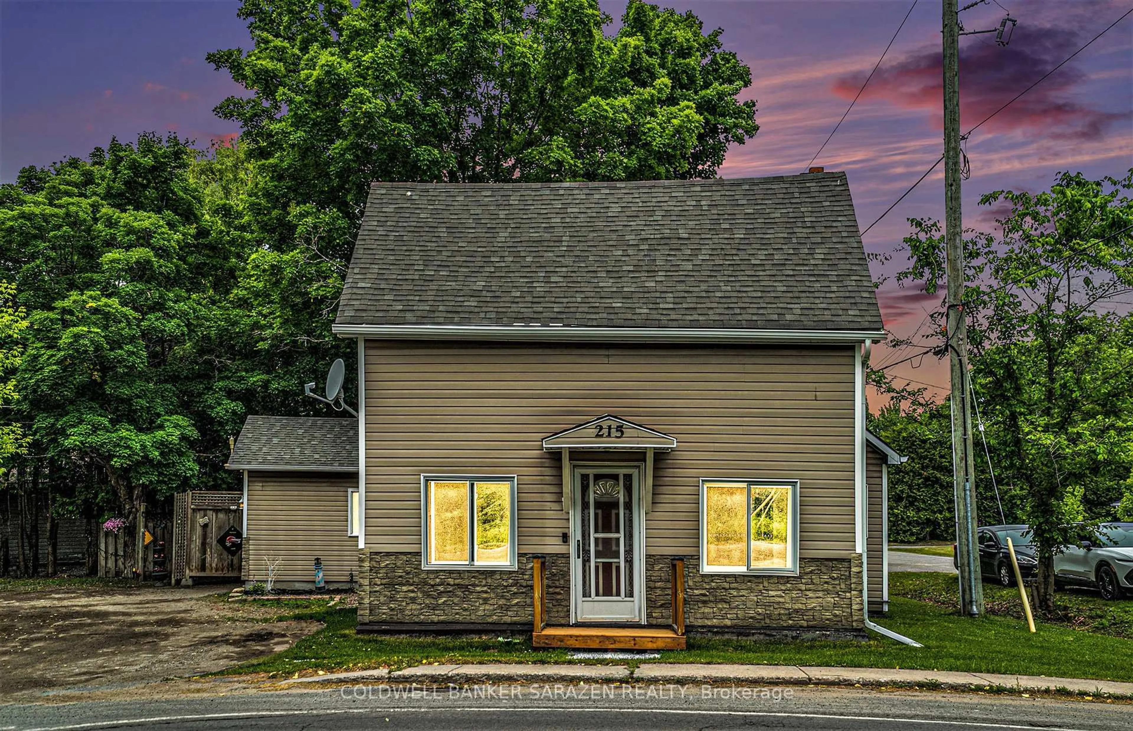 Home with vinyl exterior material, street for 215 Division St, McNab/Braeside Ontario K7S 3C7