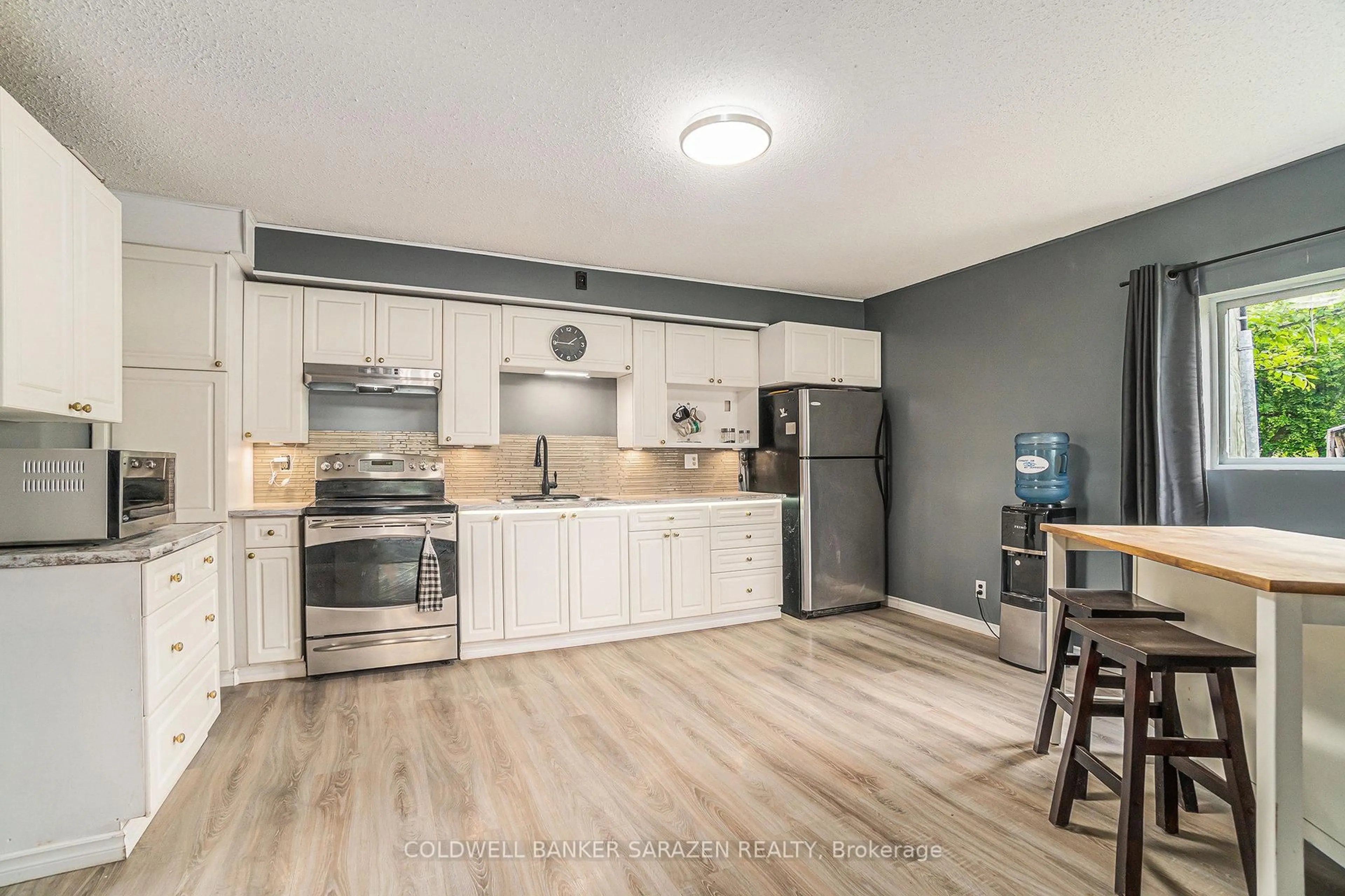 Open concept kitchen, unknown for 215 Division St, McNab/Braeside Ontario K7S 3C7