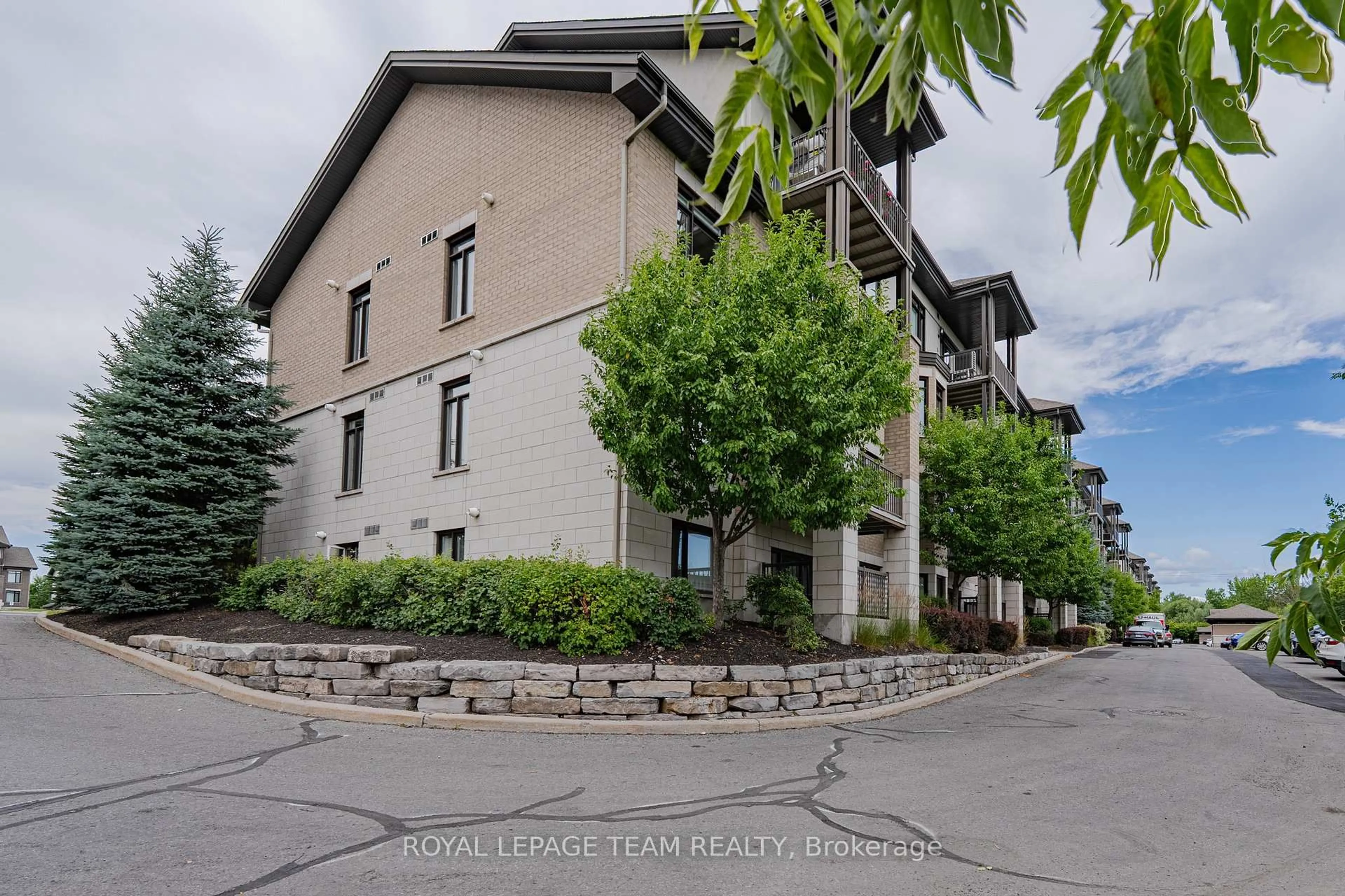 Patio, unknown for 805 Beauparc Private #304, Ottawa Ontario K1J 0B5