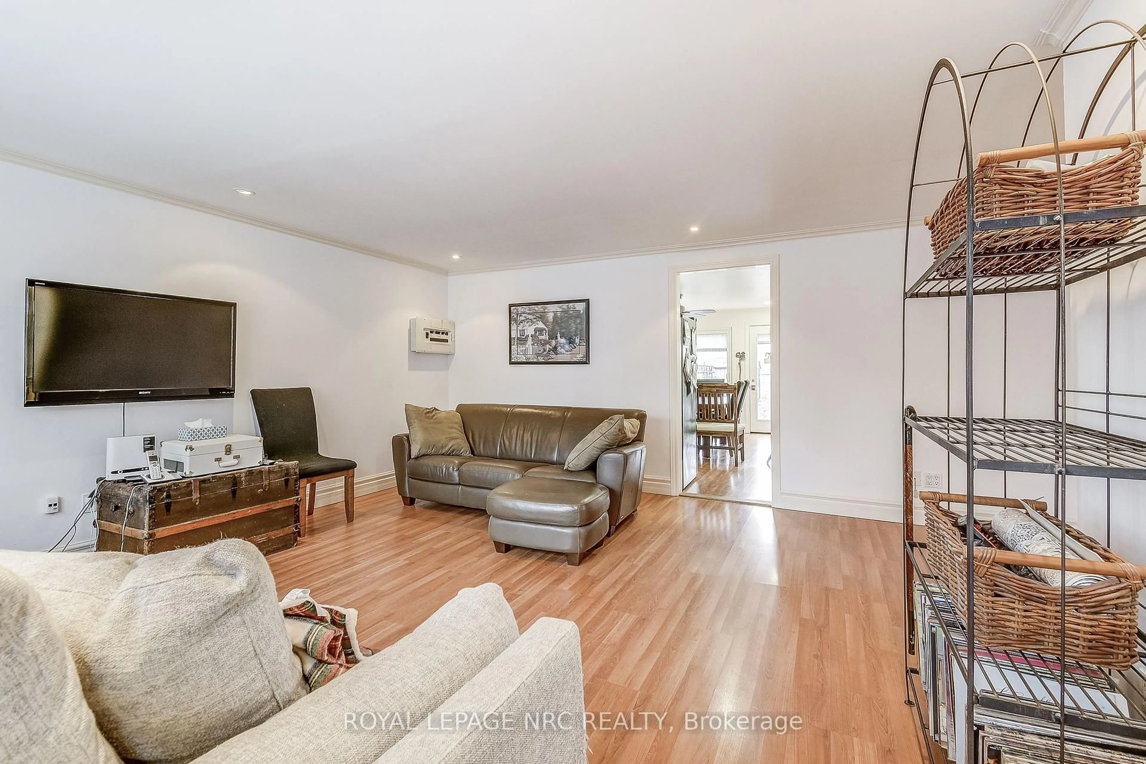Living room with furniture, unknown for 14 Shakespeare Ave, Niagara-on-the-Lake Ontario L0S 1J0