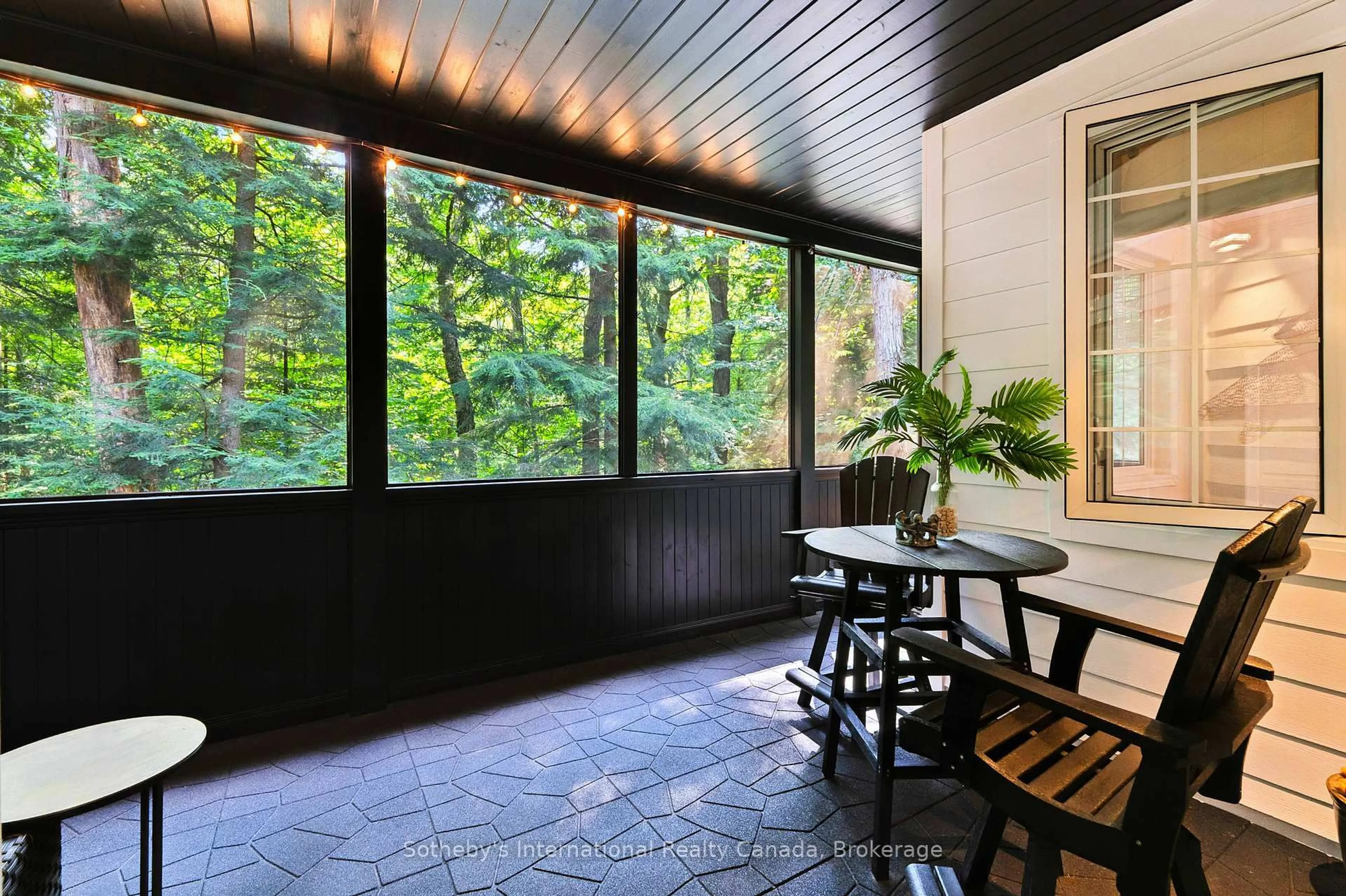 Patio, street for 1394 Golden Beach Rd, Bracebridge Ontario P1L 1W8