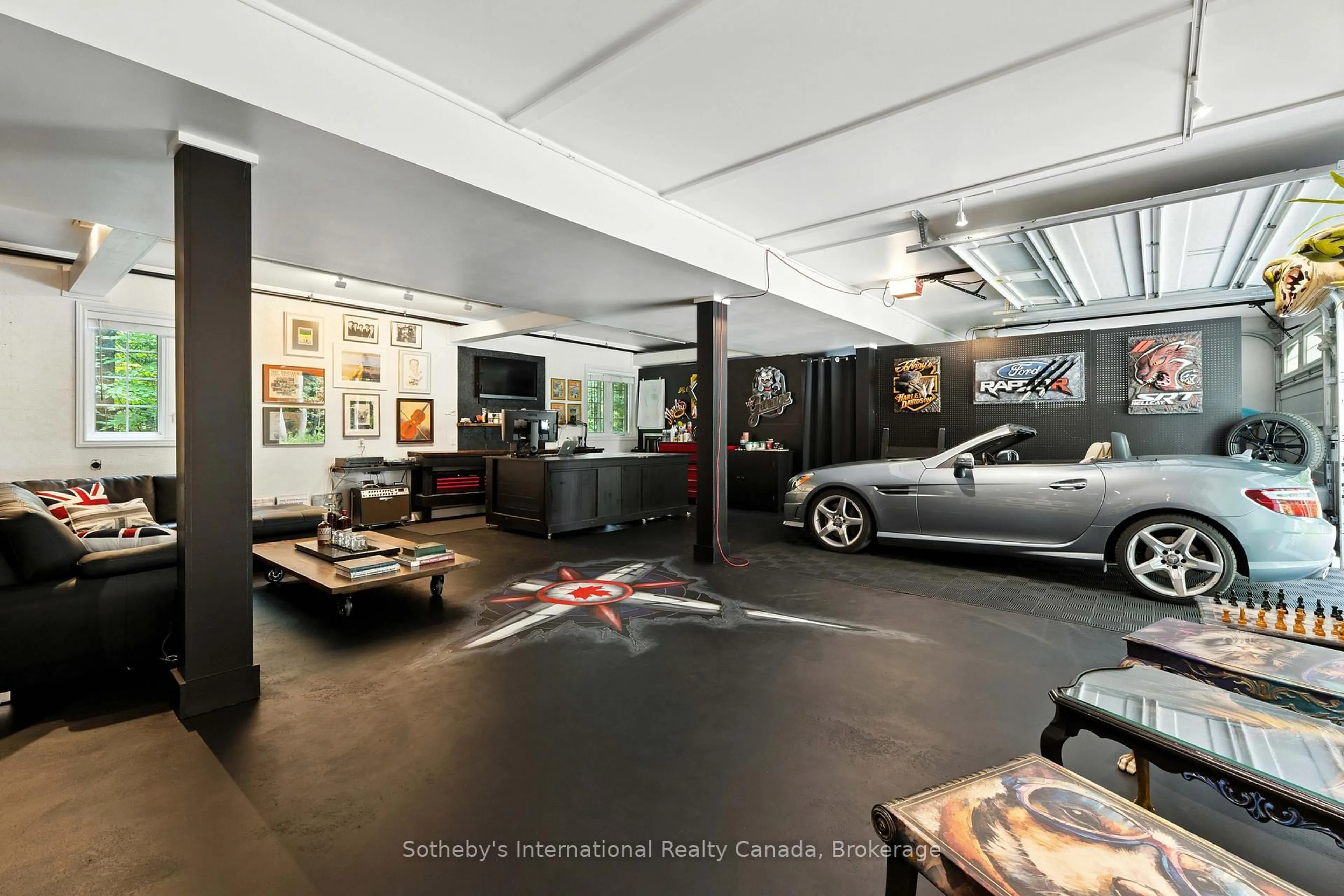 Indoor garage for 1394 Golden Beach Rd, Bracebridge Ontario P1L 1W8