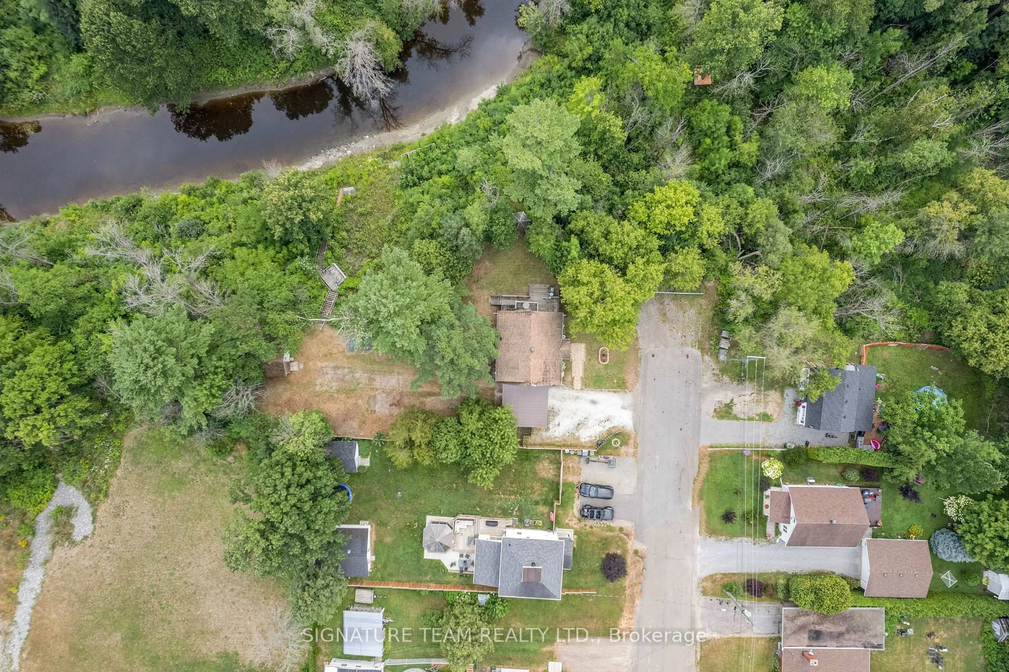 A pic from outside/outdoor area/front of a property/back of a property/a pic from drone, water/lake/river/ocean view for 483 Draper St, Pembroke Ontario K8A 4X3