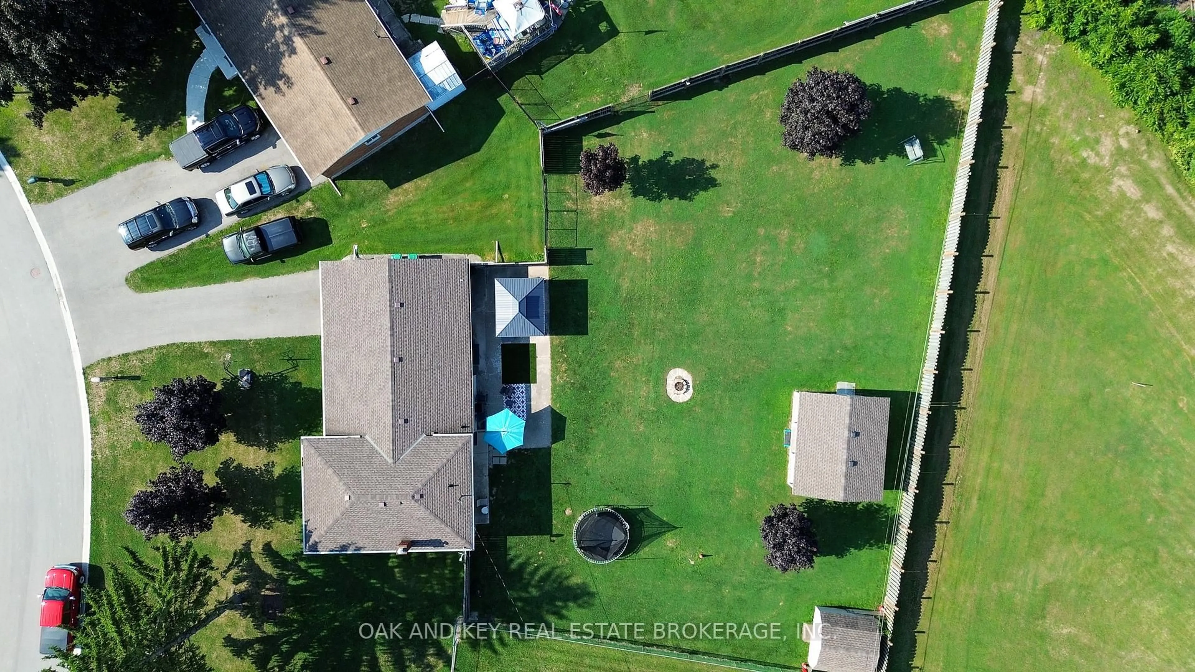 A pic from outside/outdoor area/front of a property/back of a property/a pic from drone, unknown for 10103 Lynhurst Park Dr, Southwold Ontario N5P 2E5