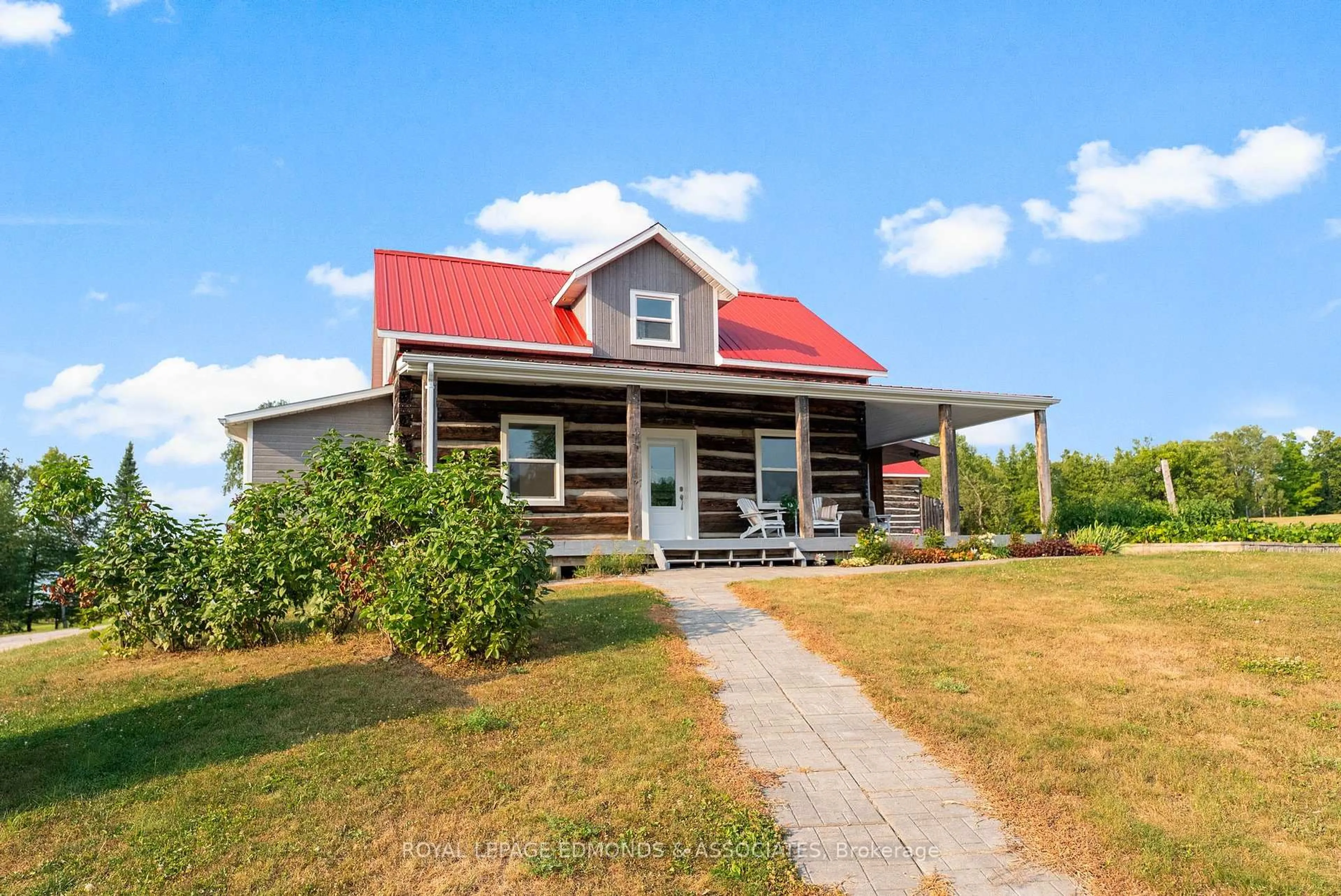 Home with vinyl exterior material, building for 172 Mink Lake Rd, Eganville Ontario K0J 1T0
