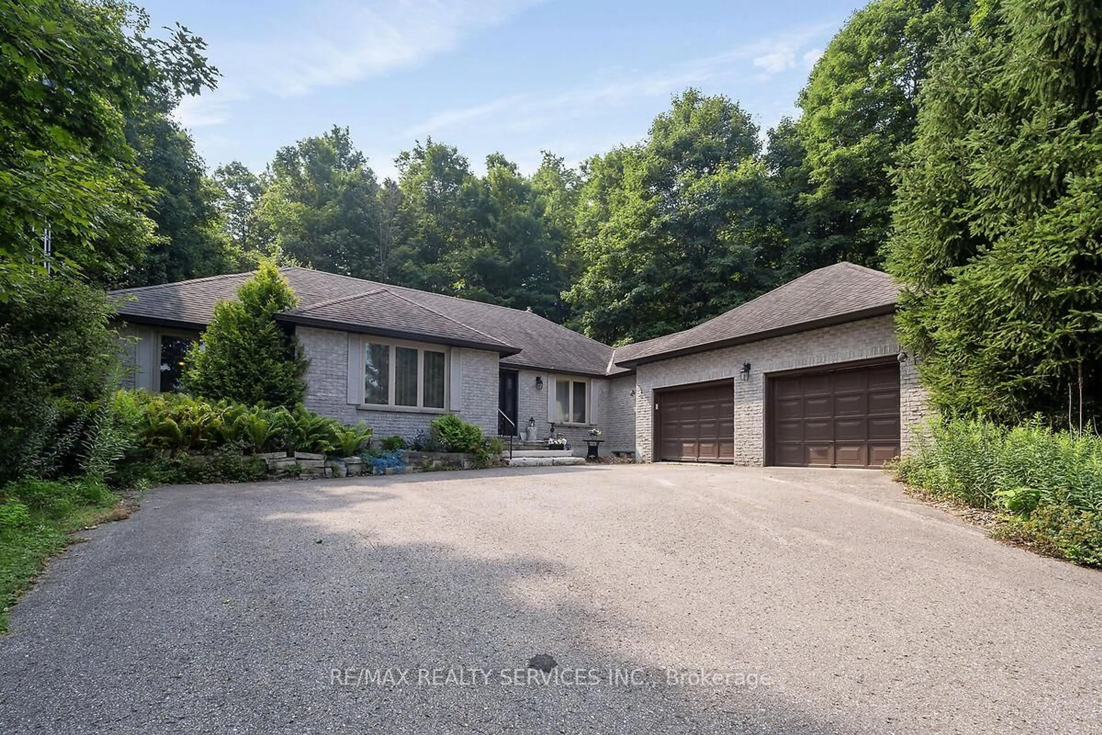 A pic from outside/outdoor area/front of a property/back of a property/a pic from drone, street for 16 Patrick Dr, Erin Ontario N0B 1T0