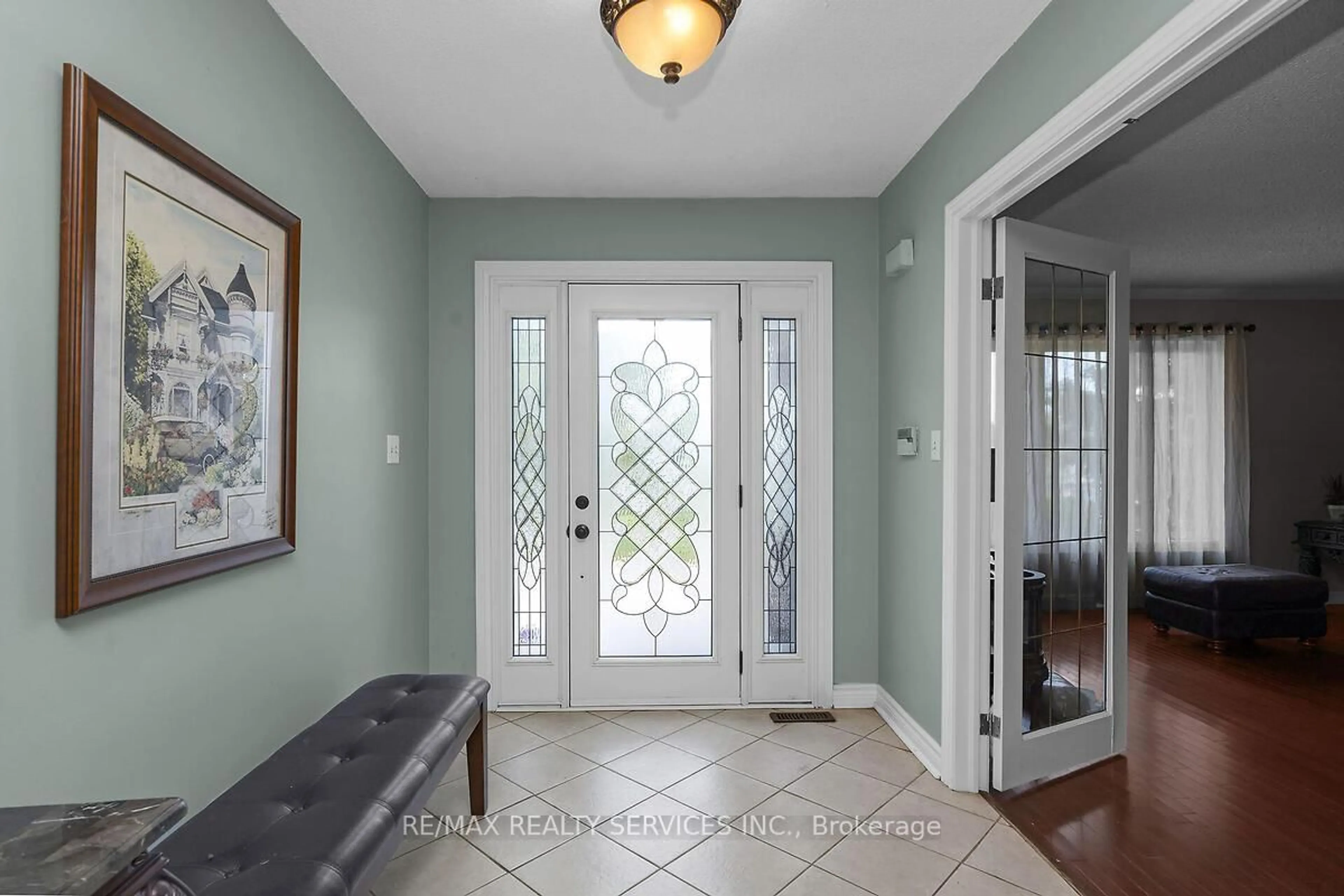 Indoor entryway for 16 Patrick Dr, Erin Ontario N0B 1T0