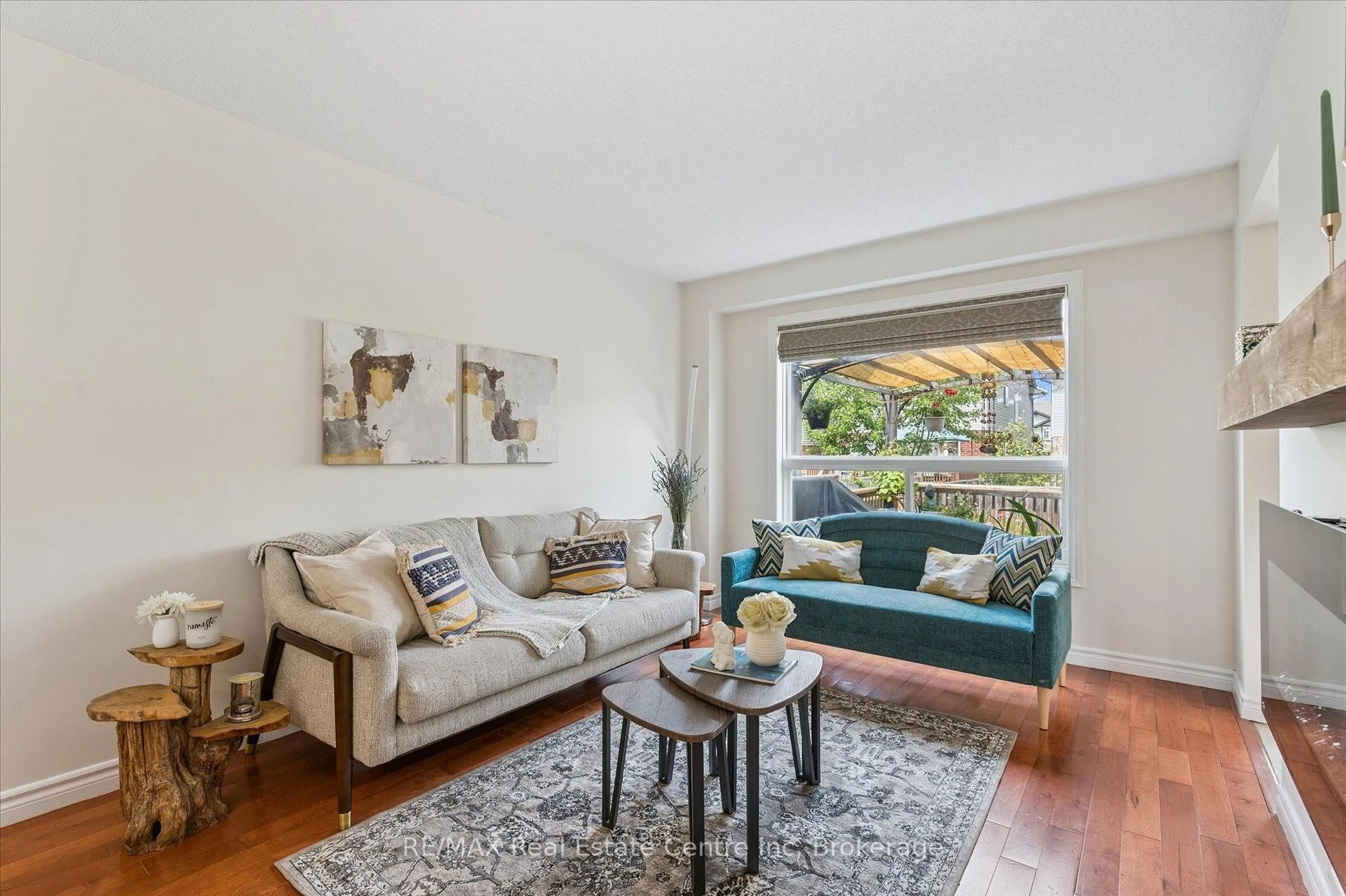 Living room with furniture, unknown for 24 WILKIE Cres, Guelph Ontario N1L 0B1