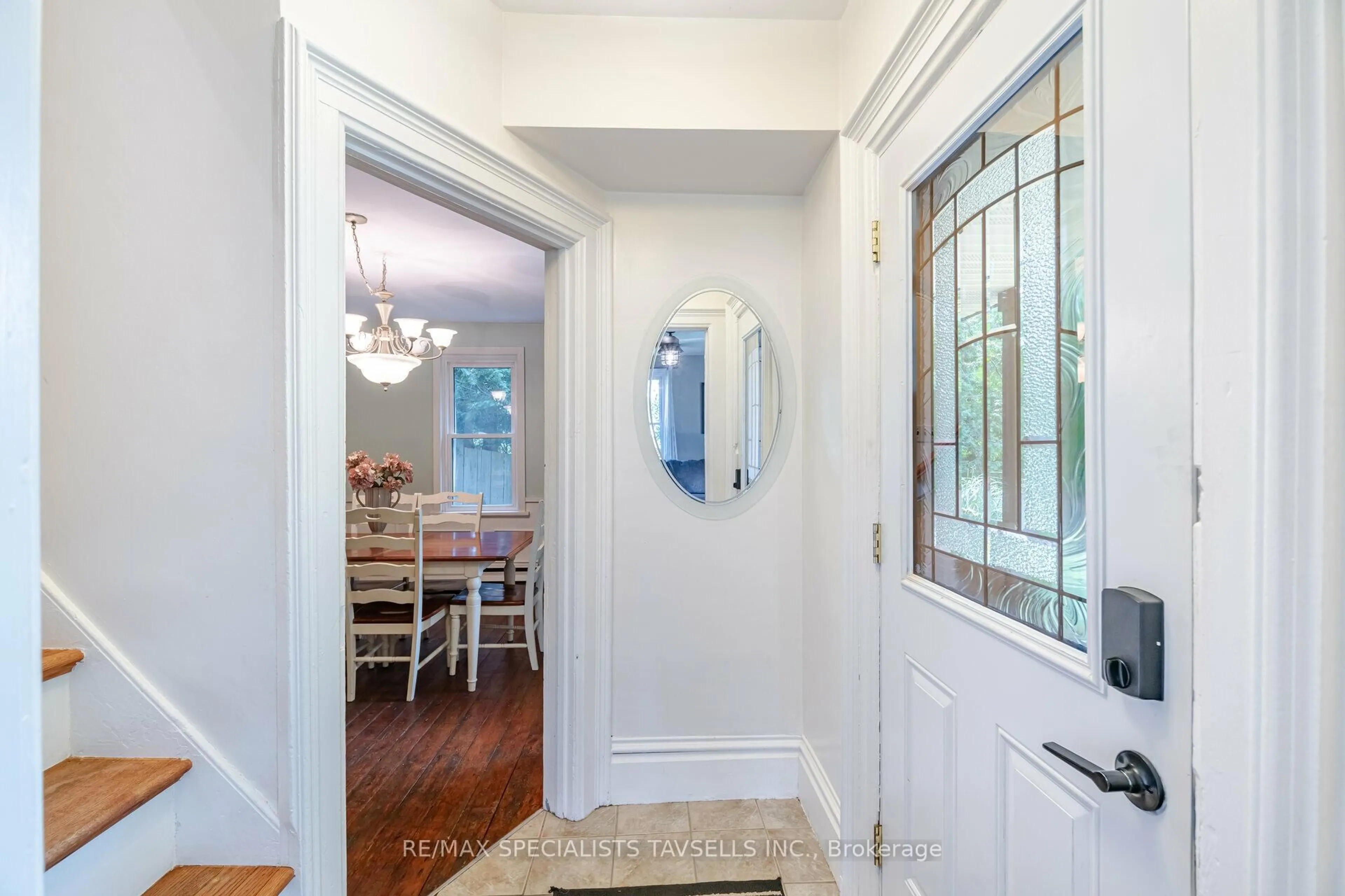 Indoor entryway for 21 Nelson St, Centre Wellington Ontario N0B 1J0