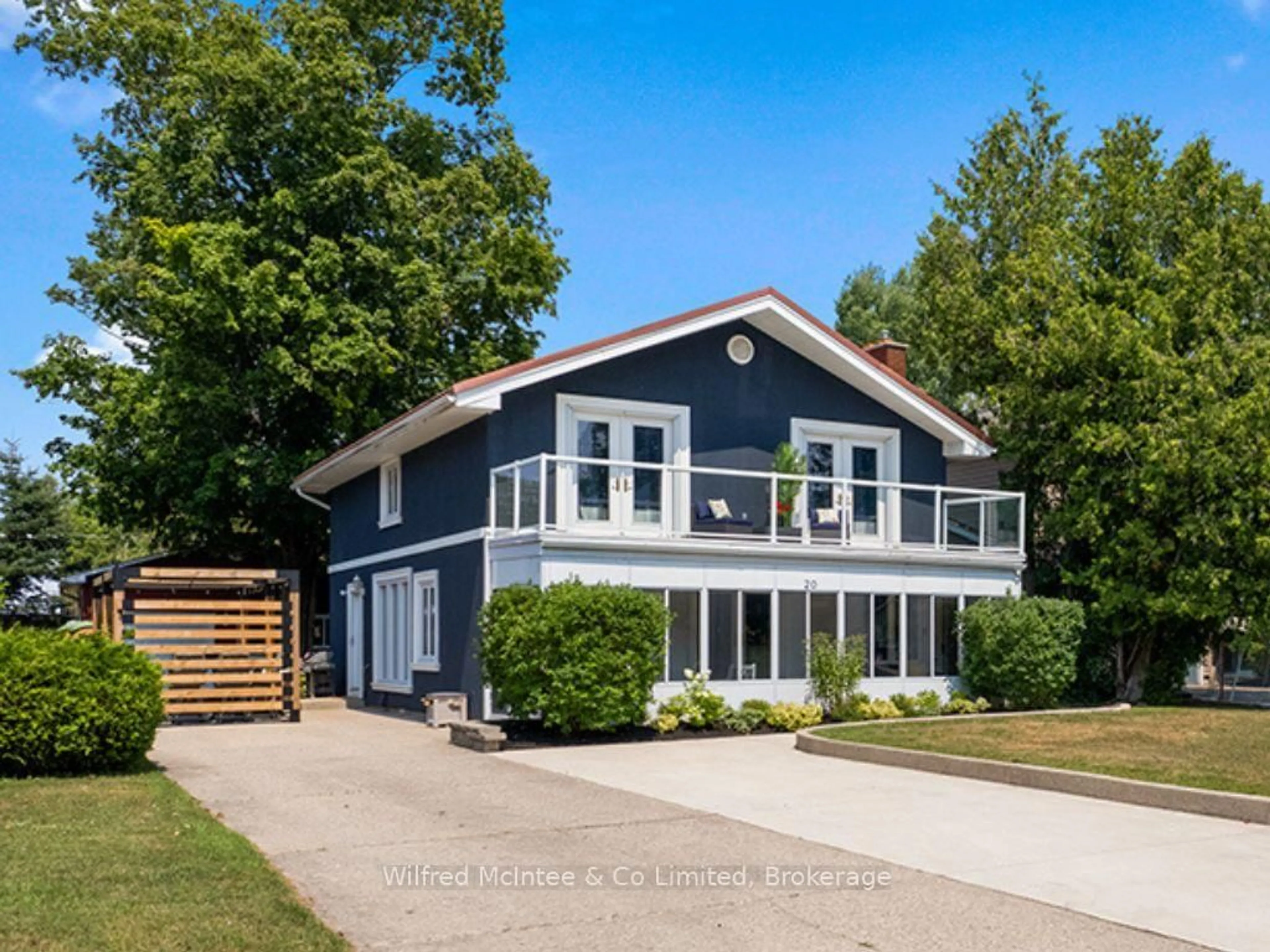 Home with vinyl exterior material, street for 20 Ottawa Ave, Saugeen Shores Ontario N0H 2L0