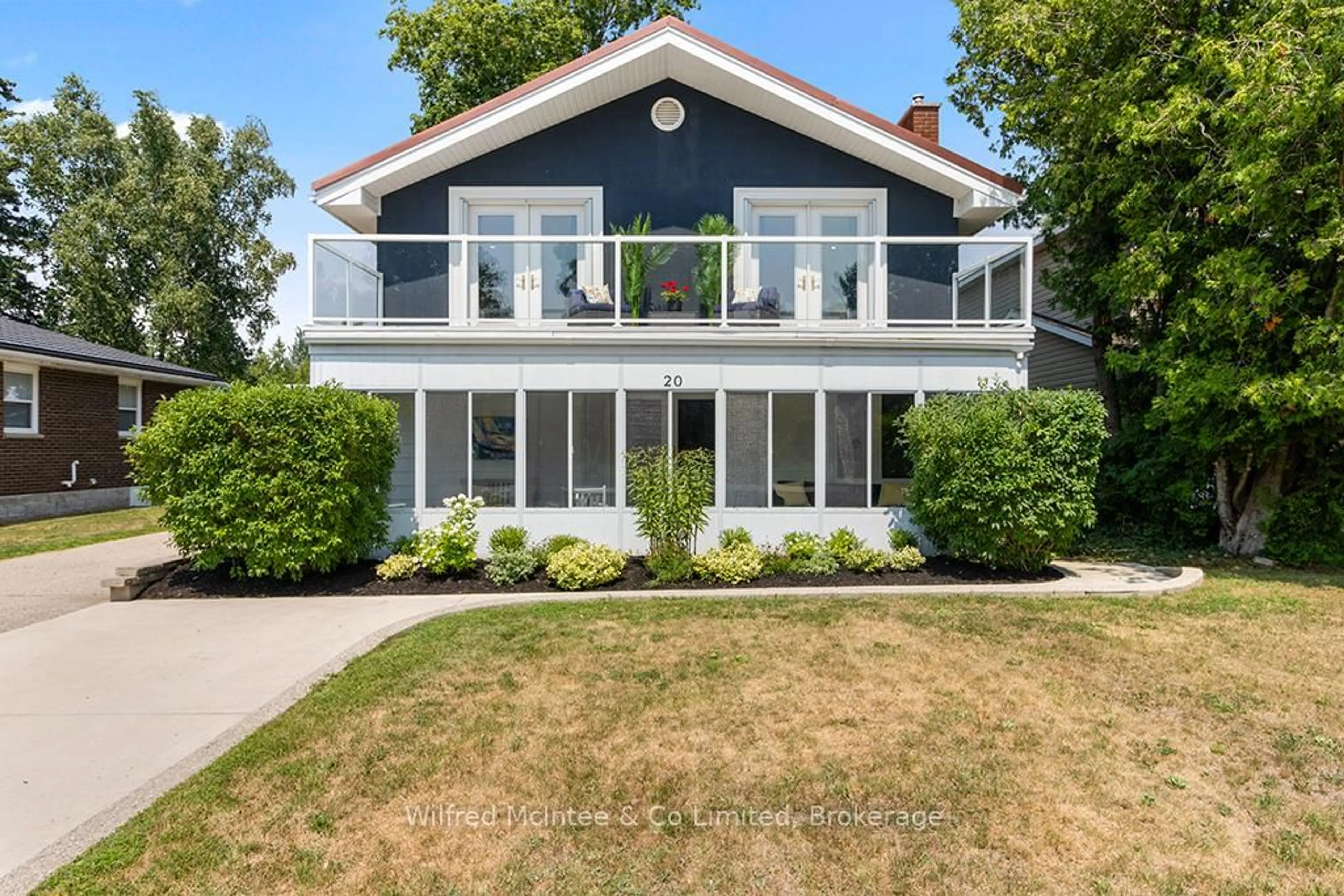 Home with vinyl exterior material, street for 20 Ottawa Ave, Saugeen Shores Ontario N0H 2L0