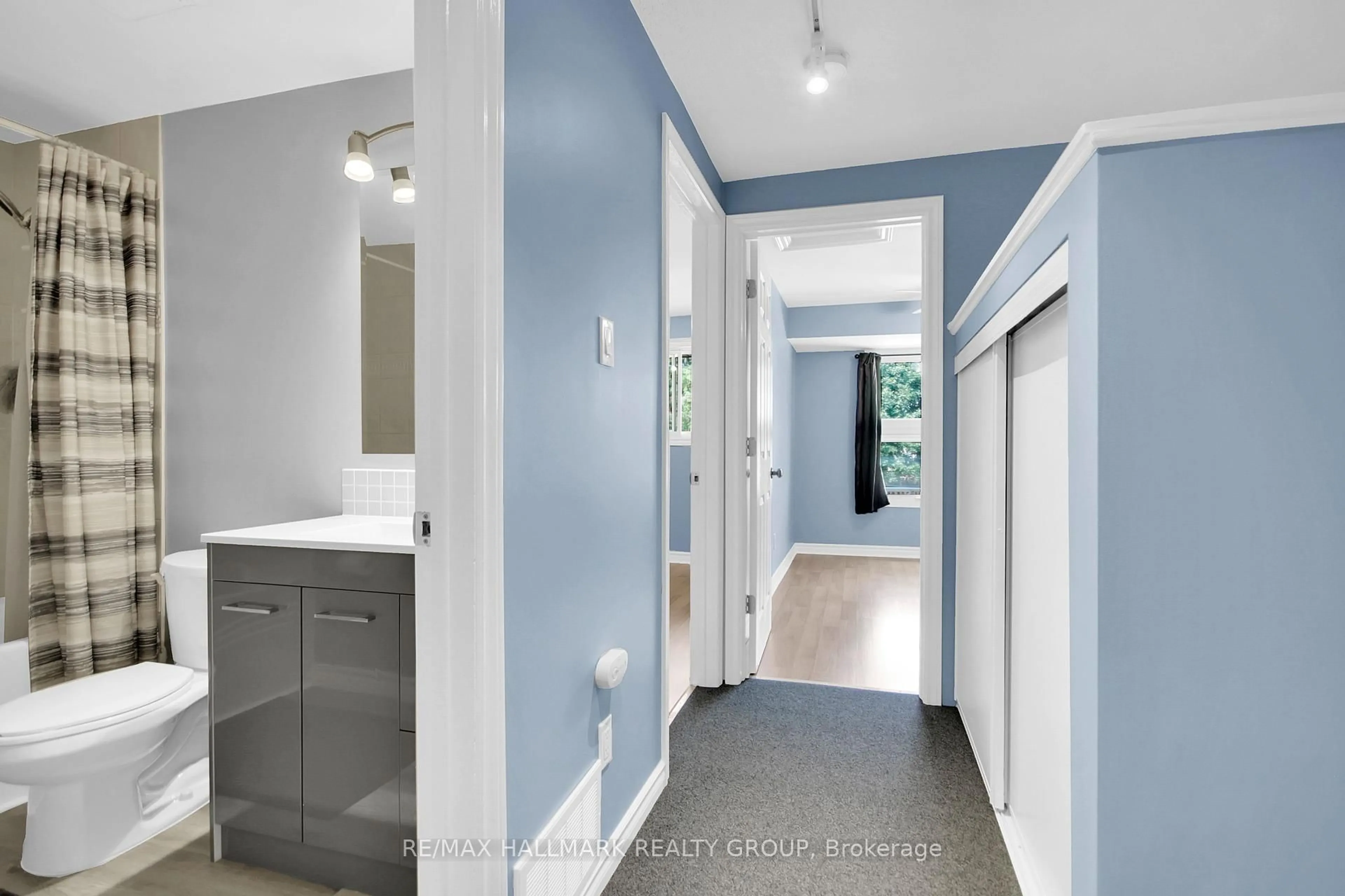 Indoor entryway for 2570 SOUTHVALE Cres #113, Ottawa Ontario K1B 5B6