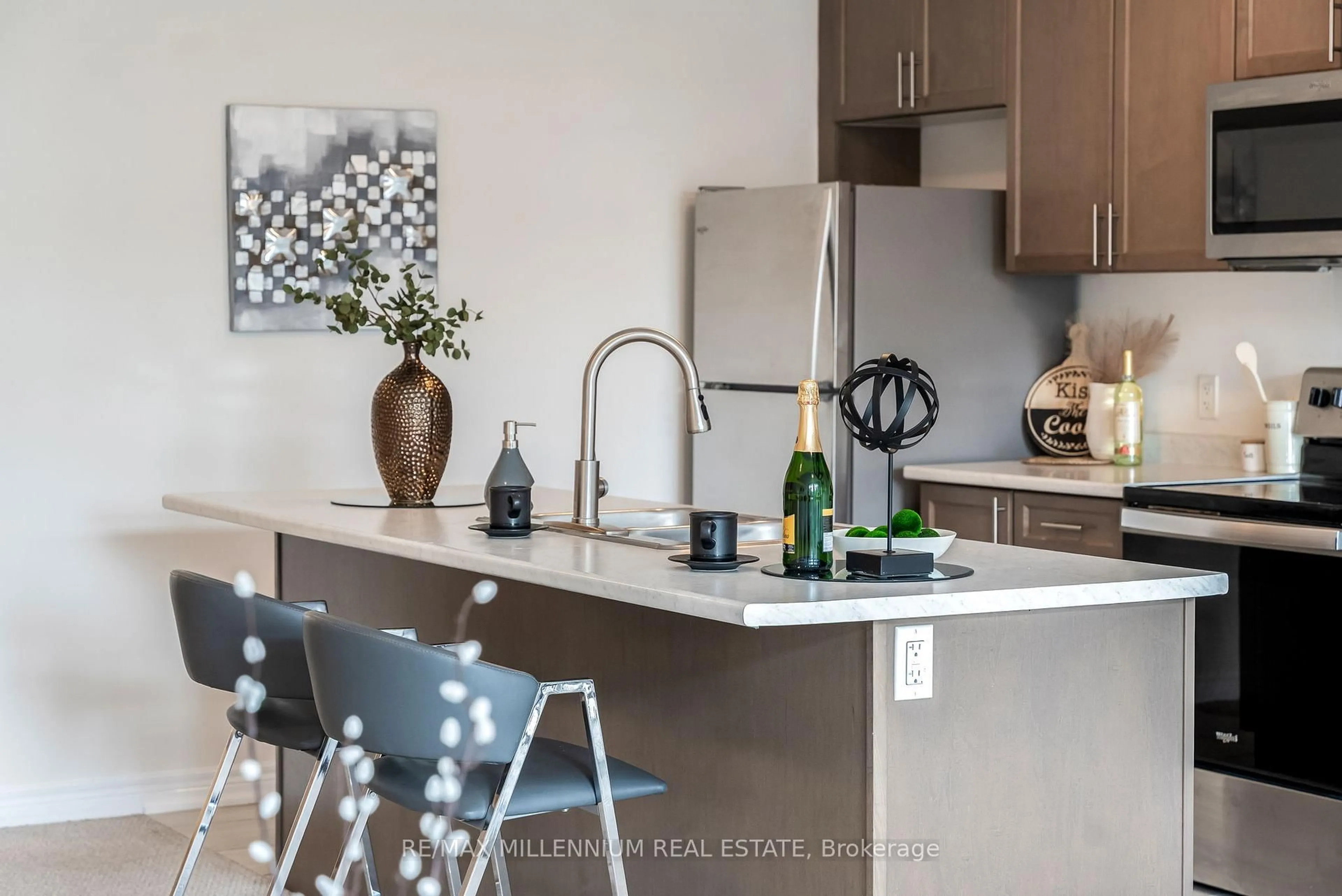 Contemporary kitchen, unknown for 77 Diana Ave #53, Brantford Ontario N3T 0R6