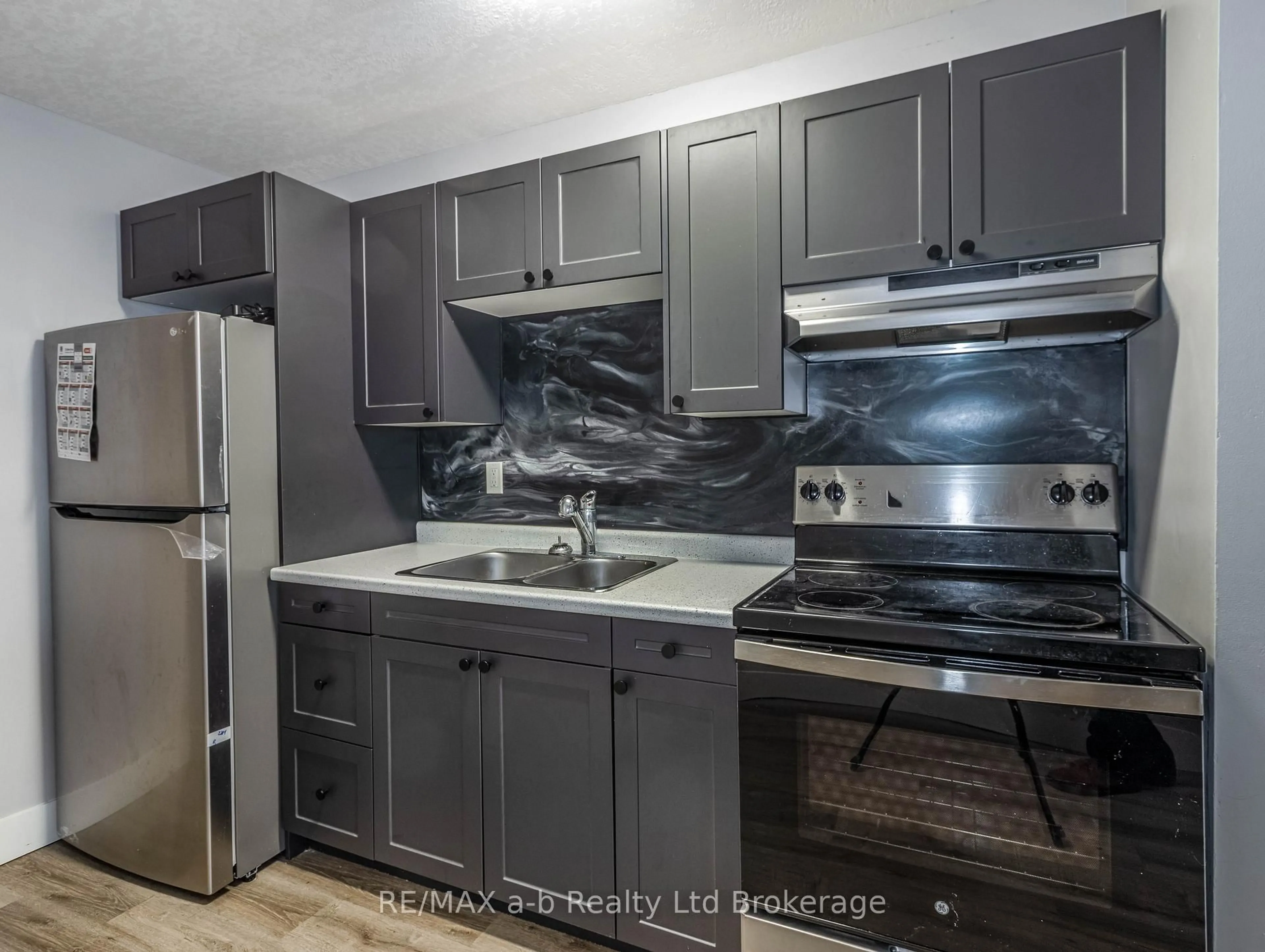 Standard kitchen, unknown for 12 VICTOR St, London South Ontario N6C 1B7
