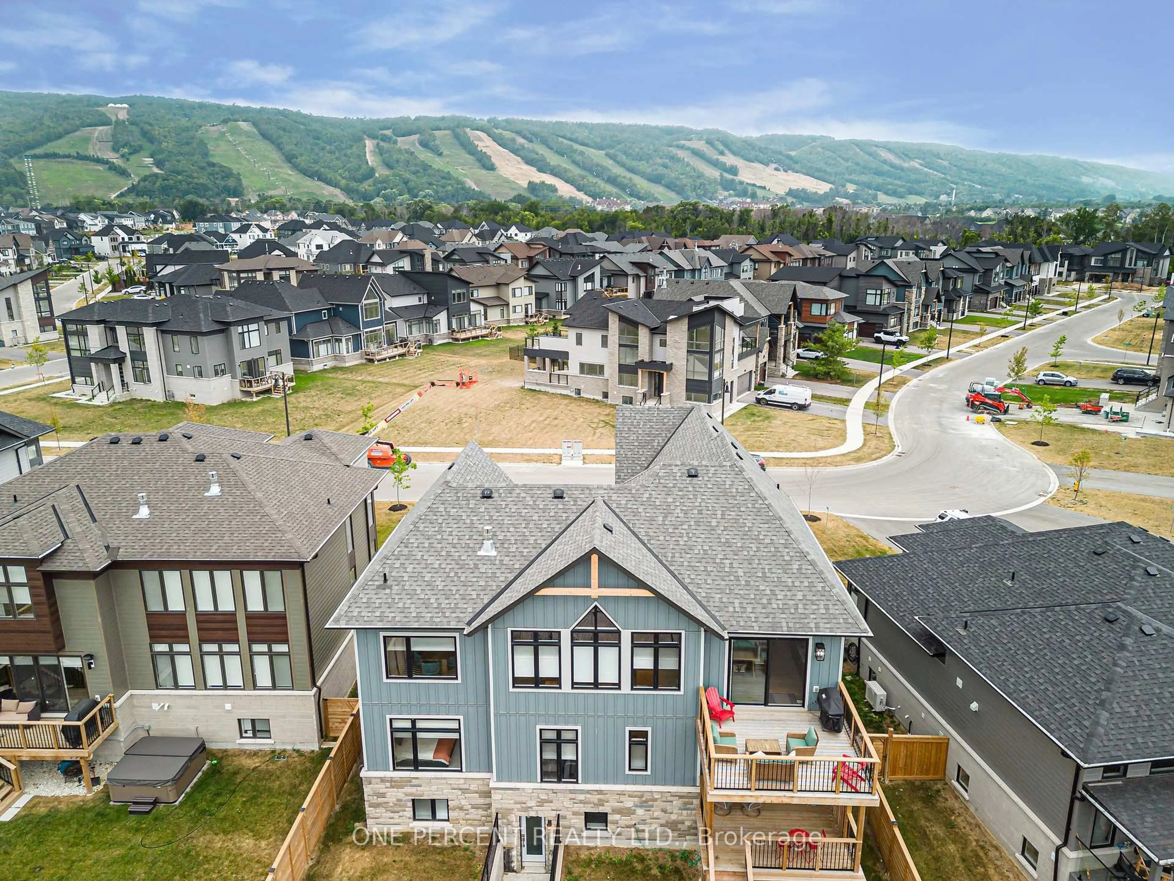 A pic from outside/outdoor area/front of a property/back of a property/a pic from drone, mountain view for 114 Cattail Cres, Blue Mountains Ontario L9Y 4X5