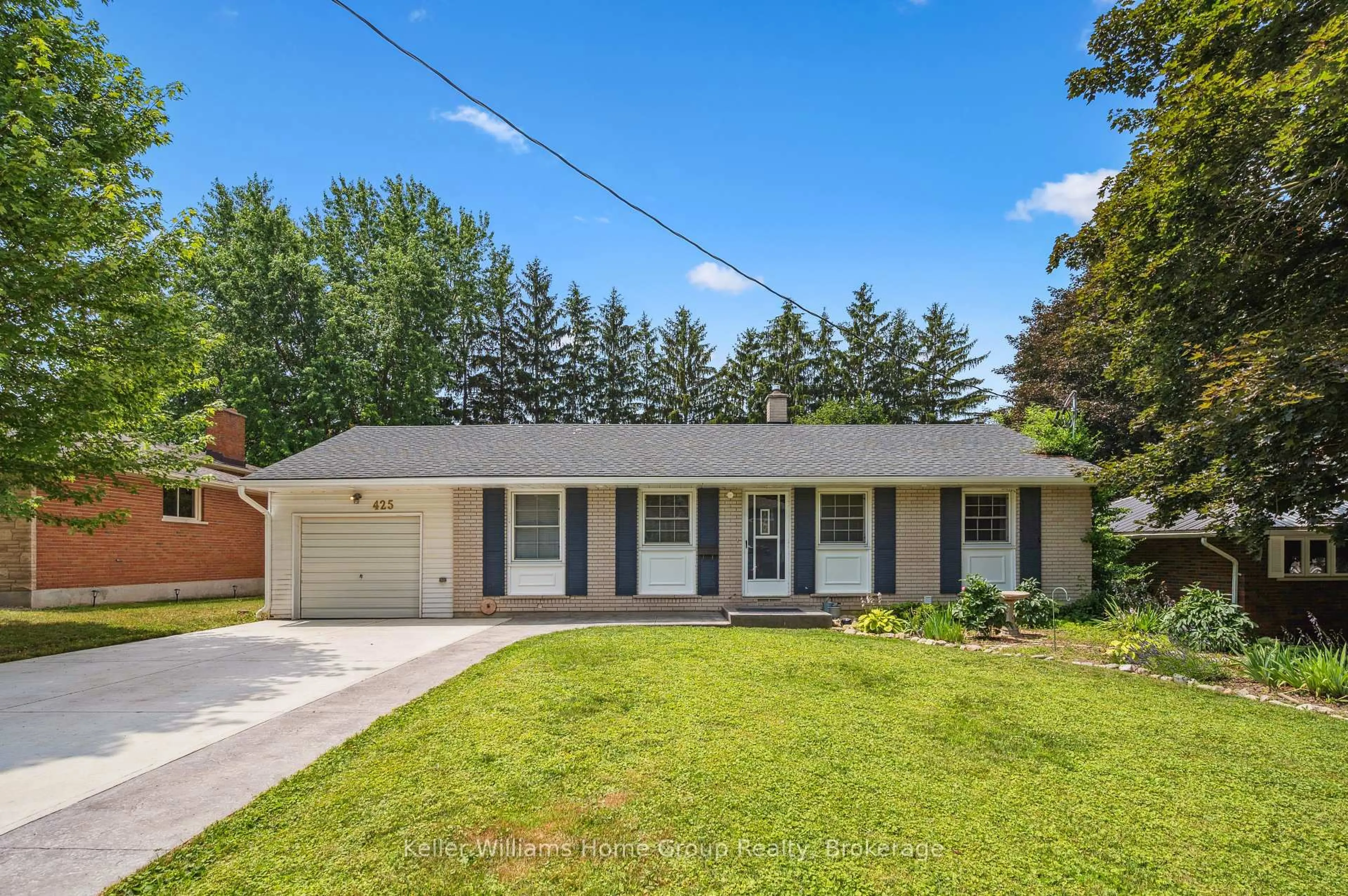 Home with vinyl exterior material, street for 425 Elgin St, Centre Wellington Ontario N1M 2C1
