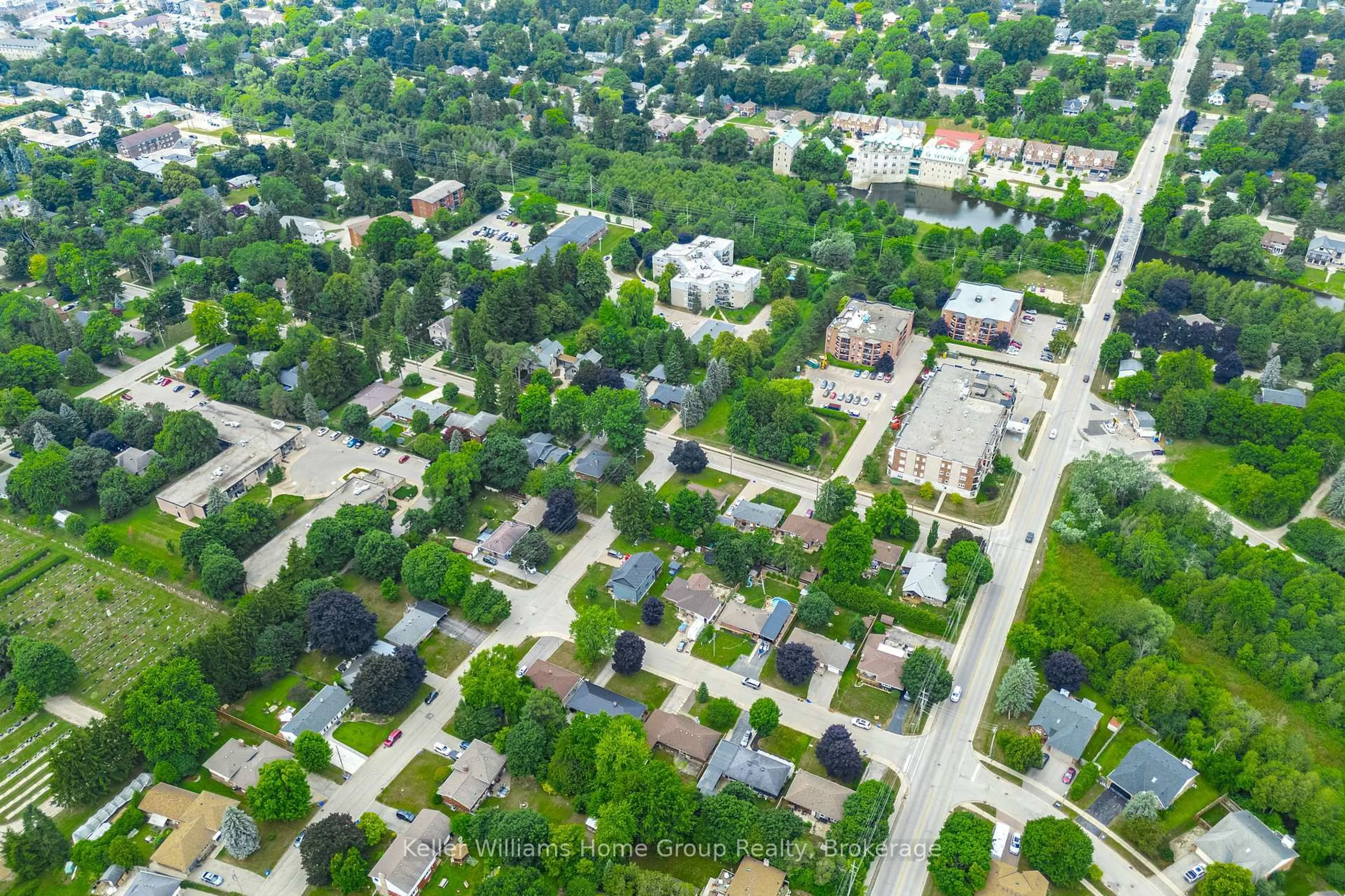 A pic from outside/outdoor area/front of a property/back of a property/a pic from drone, street for 425 Elgin St, Centre Wellington Ontario N1M 2C1
