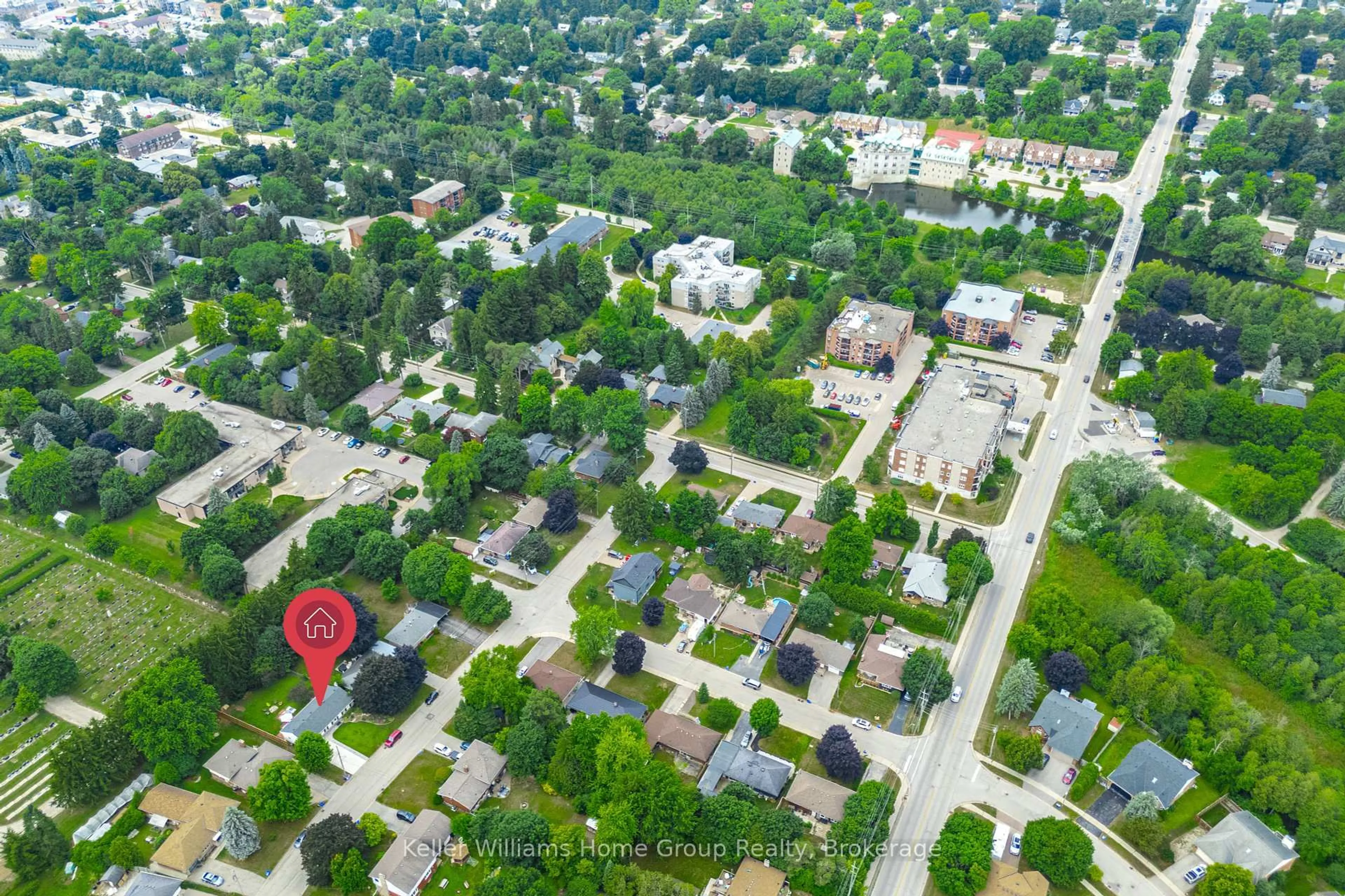 A pic from outside/outdoor area/front of a property/back of a property/a pic from drone, street for 425 Elgin St, Centre Wellington Ontario N1M 2C1