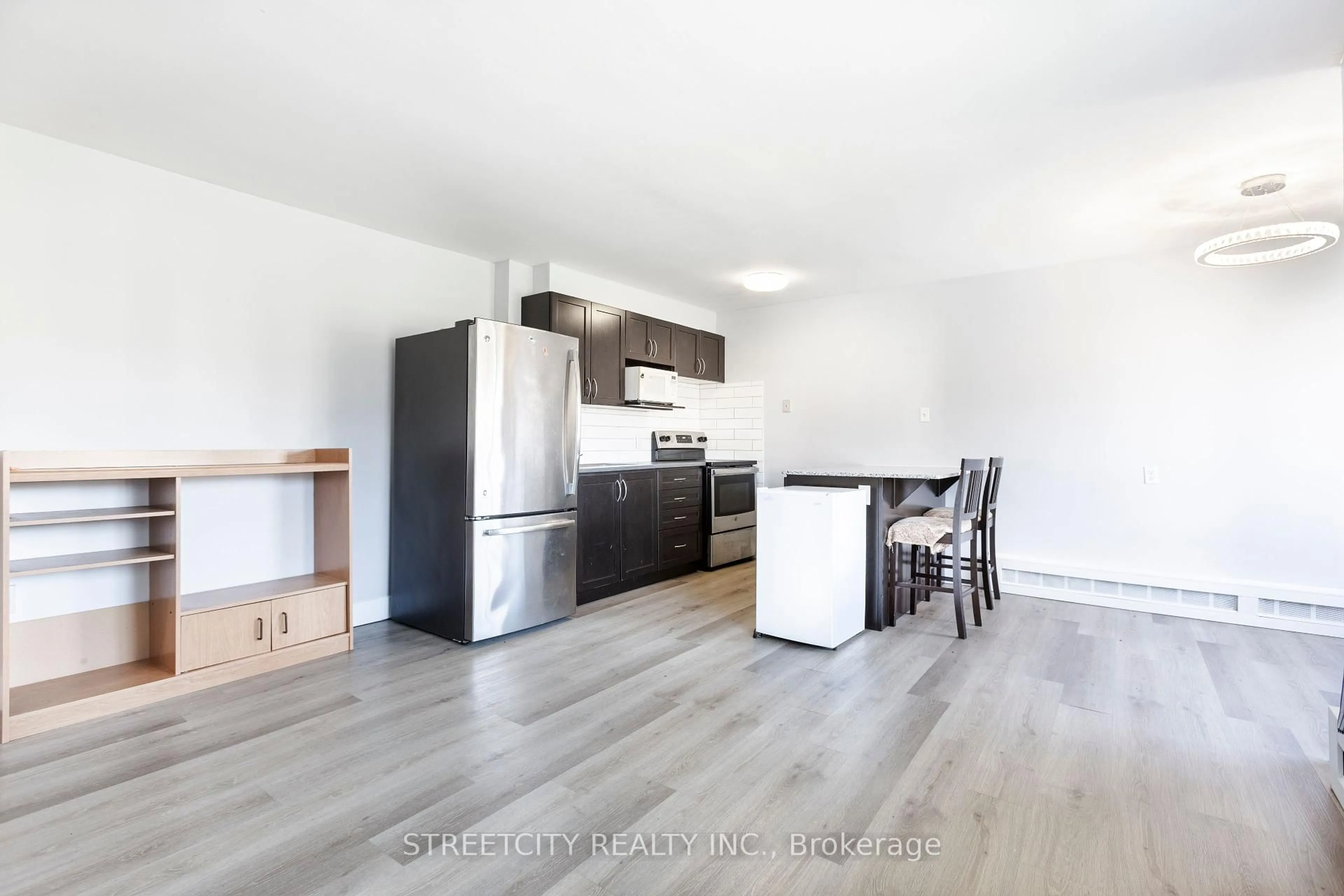 Open concept kitchen, wood/laminate floor for 1172 HAMILTON Rd #210, London East Ontario N5W 1A9