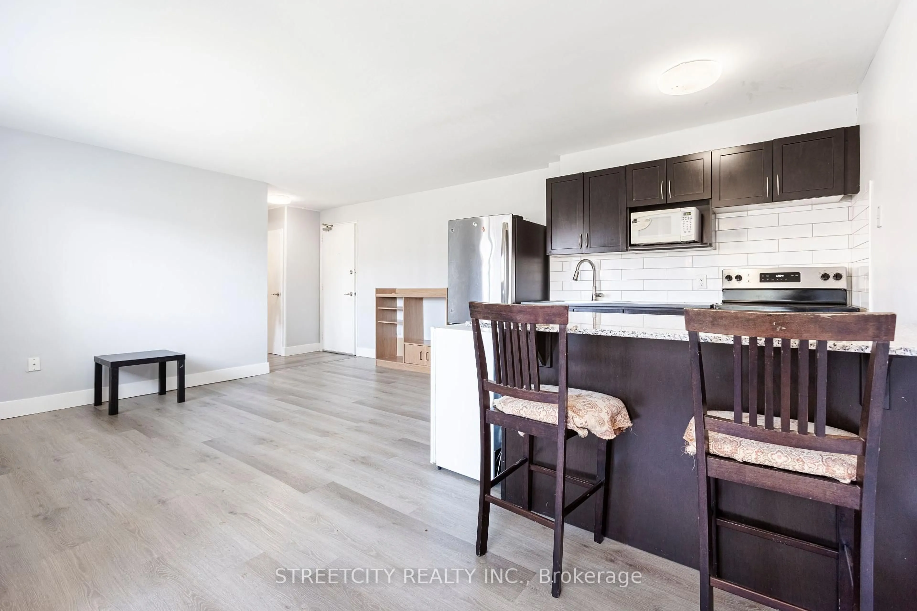 Open concept kitchen, wood/laminate floor for 1172 HAMILTON Rd #210, London East Ontario N5W 1A9