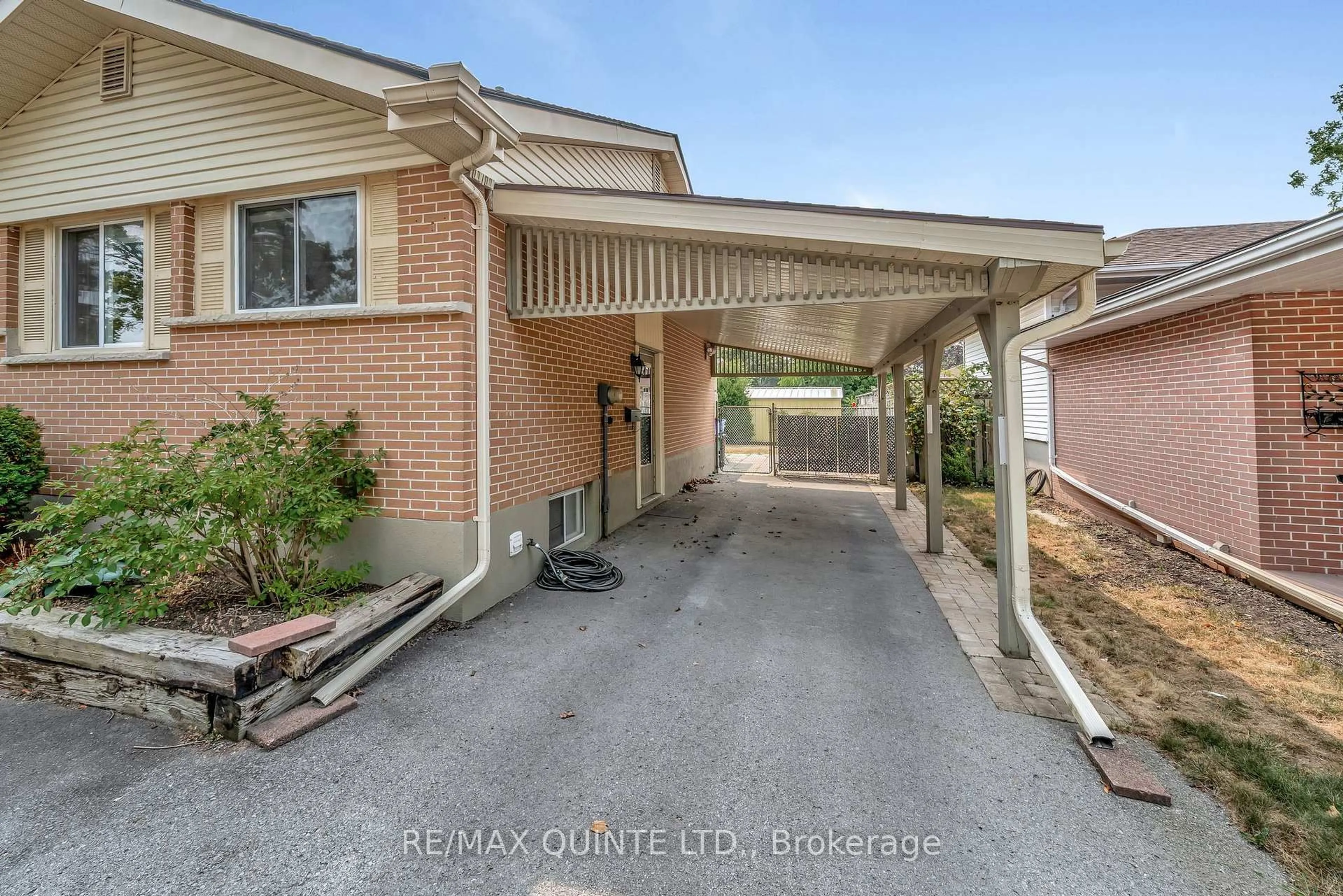 Unknown for 257 College St, Belleville Ontario K8P 2H7