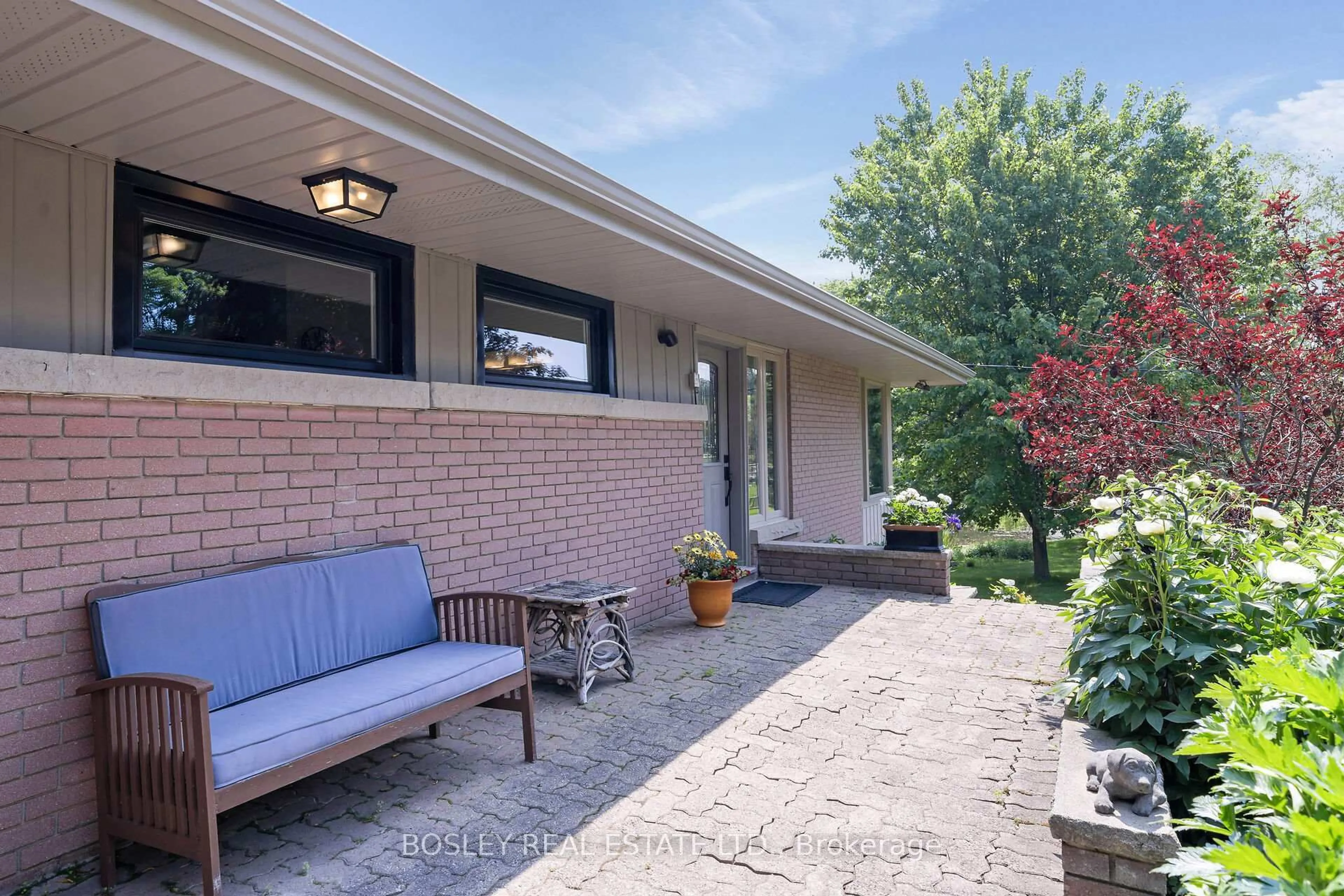 Patio, street for 5489 10th Line, Erin Ontario N0B 1T0