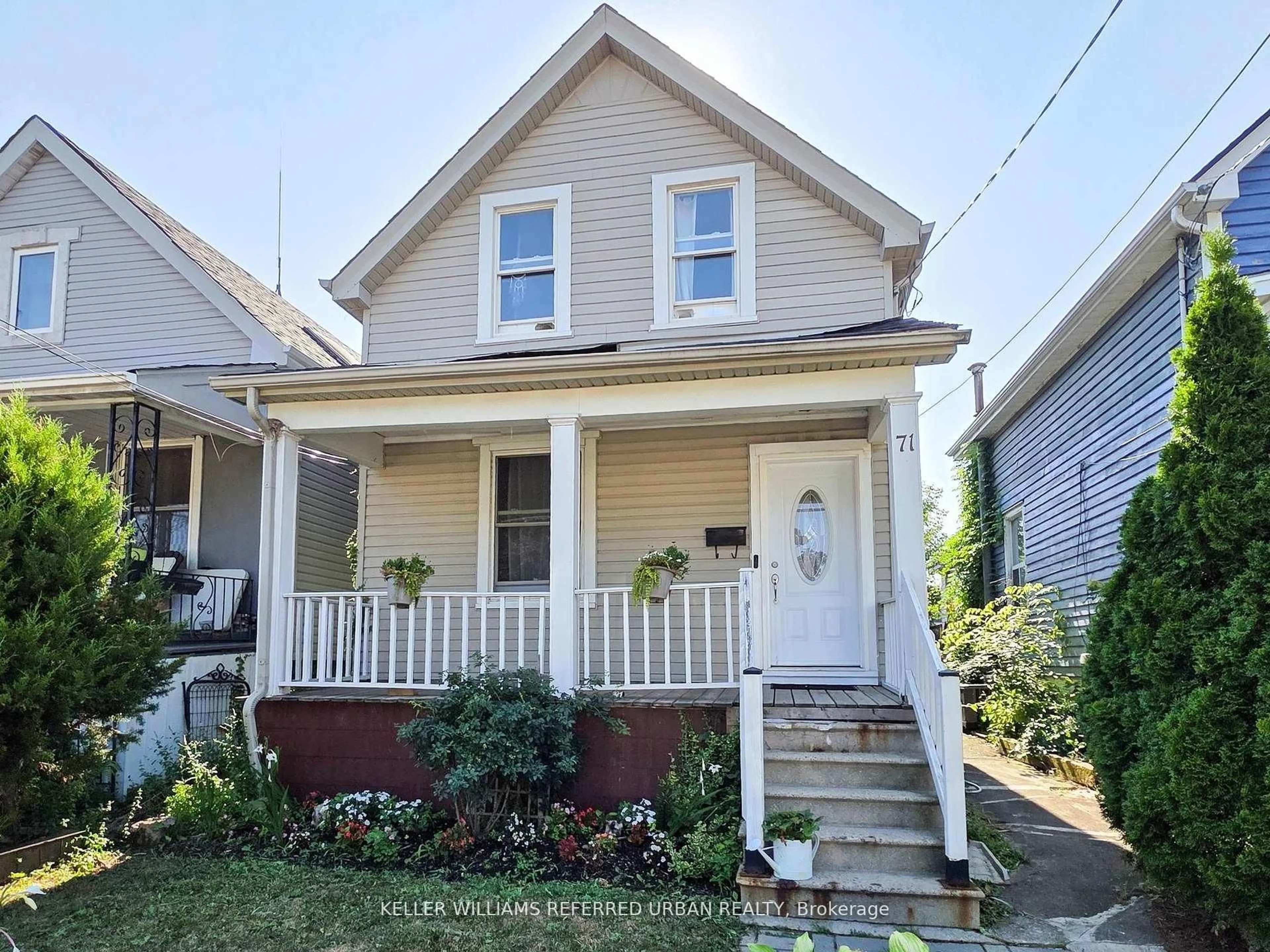 Home with vinyl exterior material, street for 71 East 24th St, Hamilton Ontario L8V 2X9