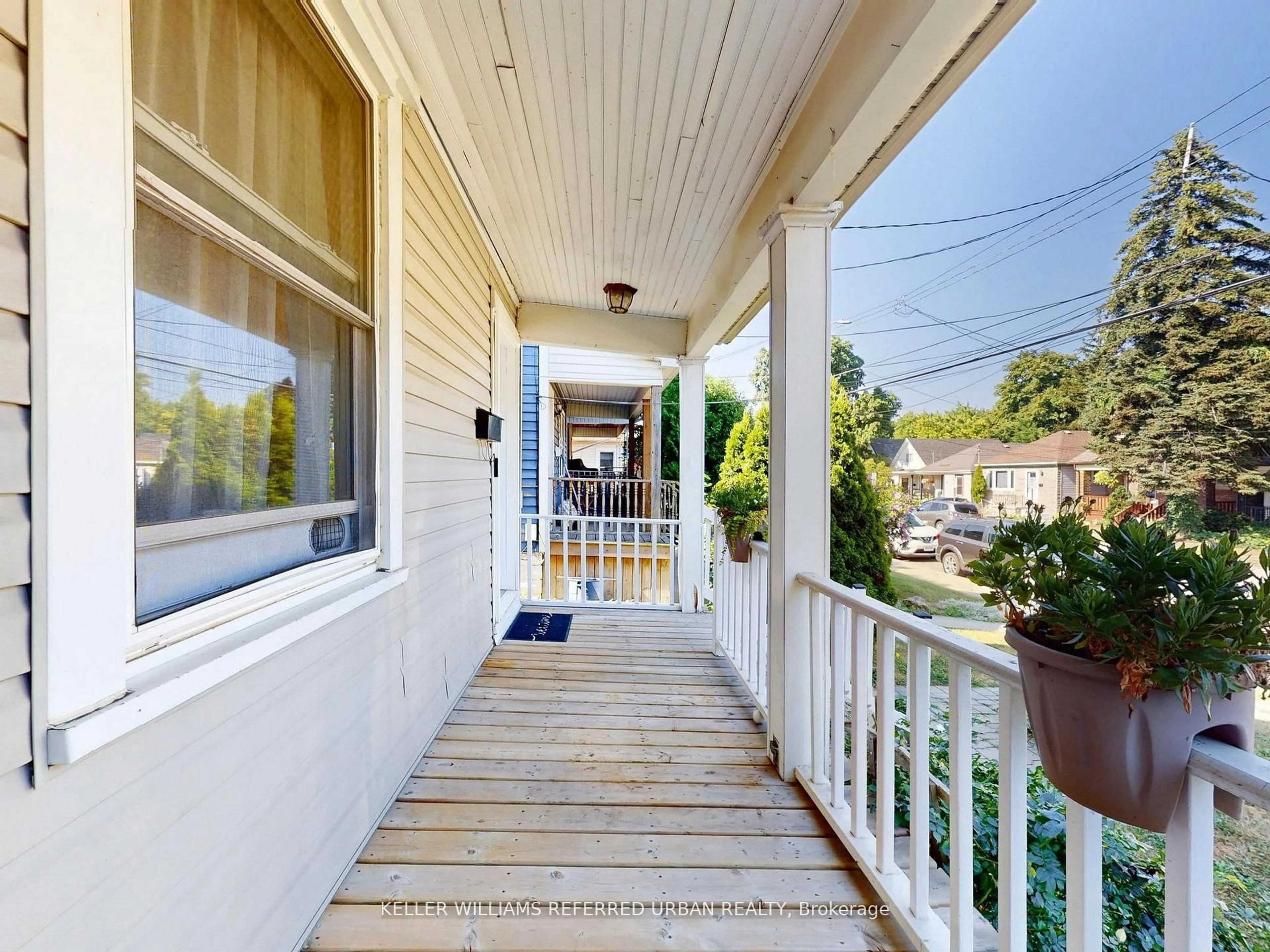 Unknown for 71 East 24th St, Hamilton Ontario L8V 2X9