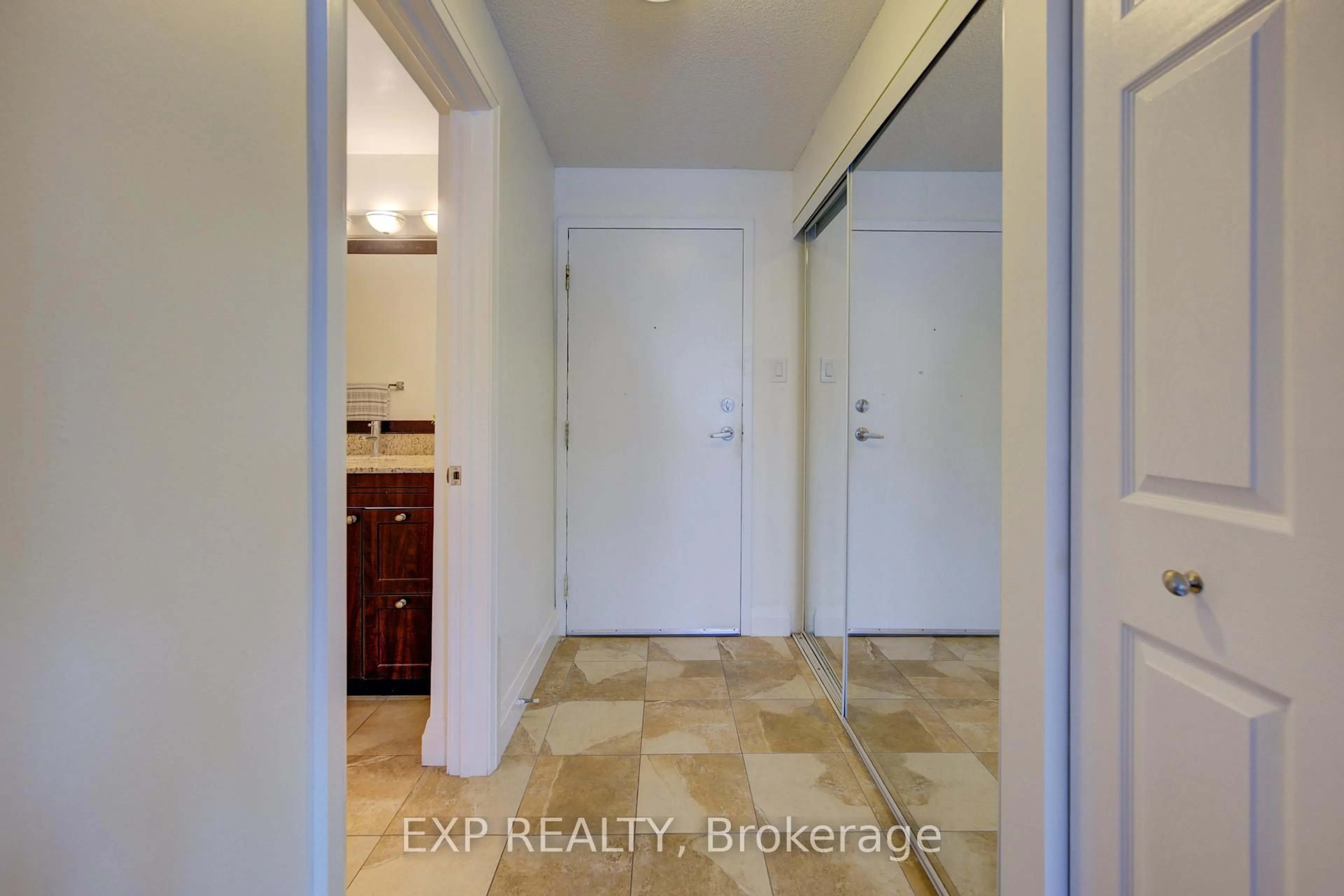 Indoor entryway for 271 Eiwo Crt #208, Waterloo Ontario N2K 2M8