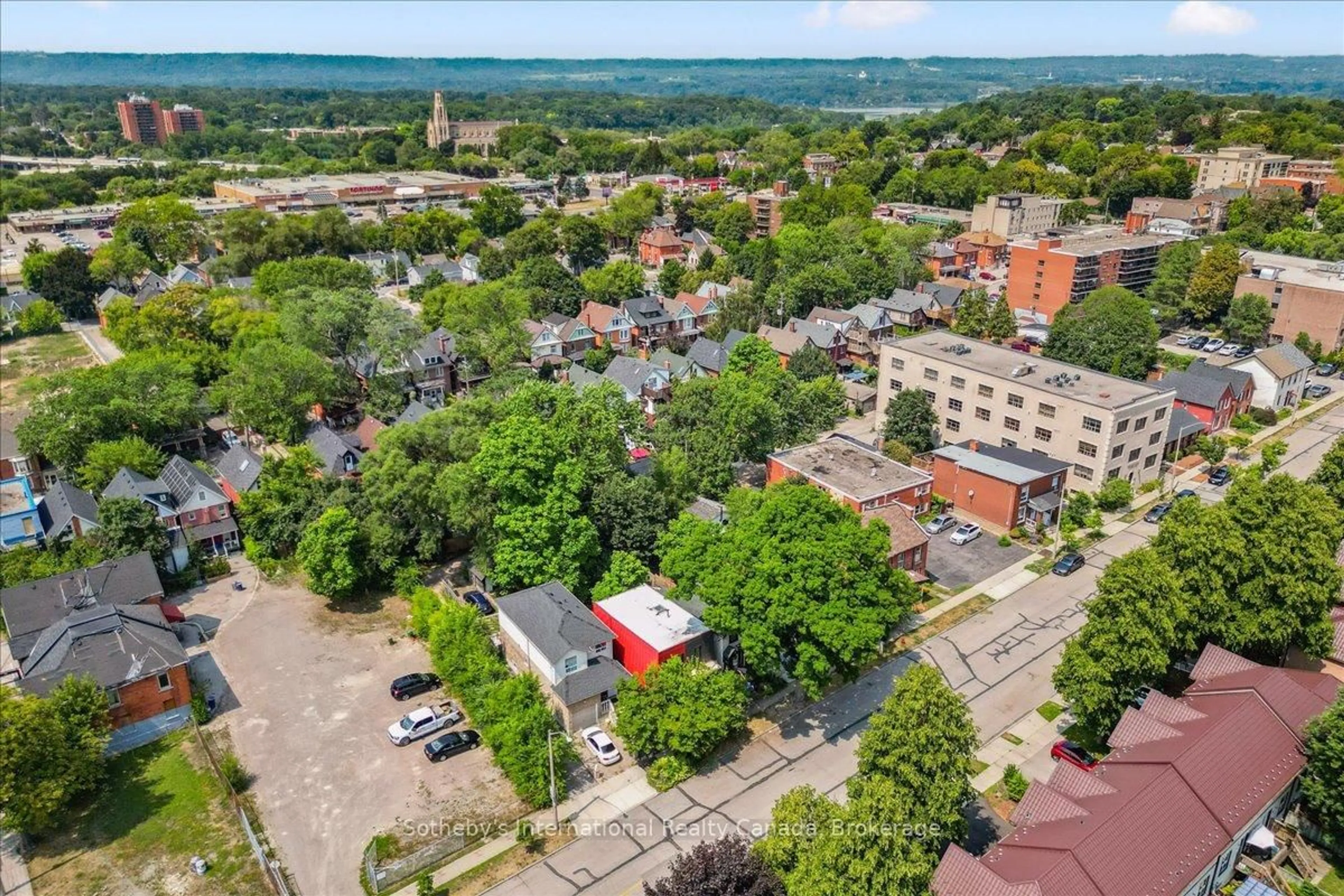 A pic from outside/outdoor area/front of a property/back of a property/a pic from drone, unknown for 62 Margaret St, Hamilton Ontario L8P 4C8