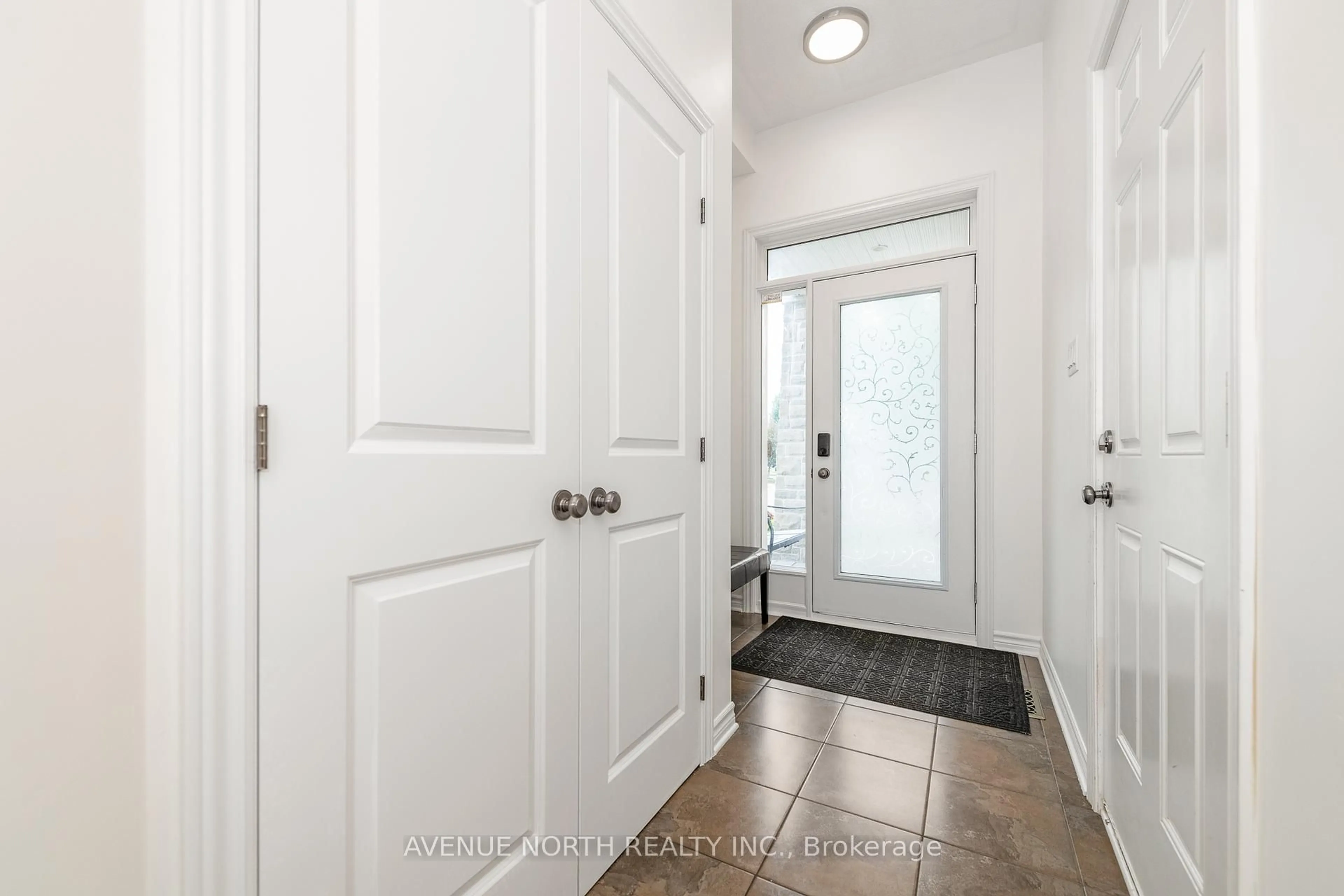 Indoor entryway for 448 Rochefort Circ, Ottawa Ontario K4A 0M9