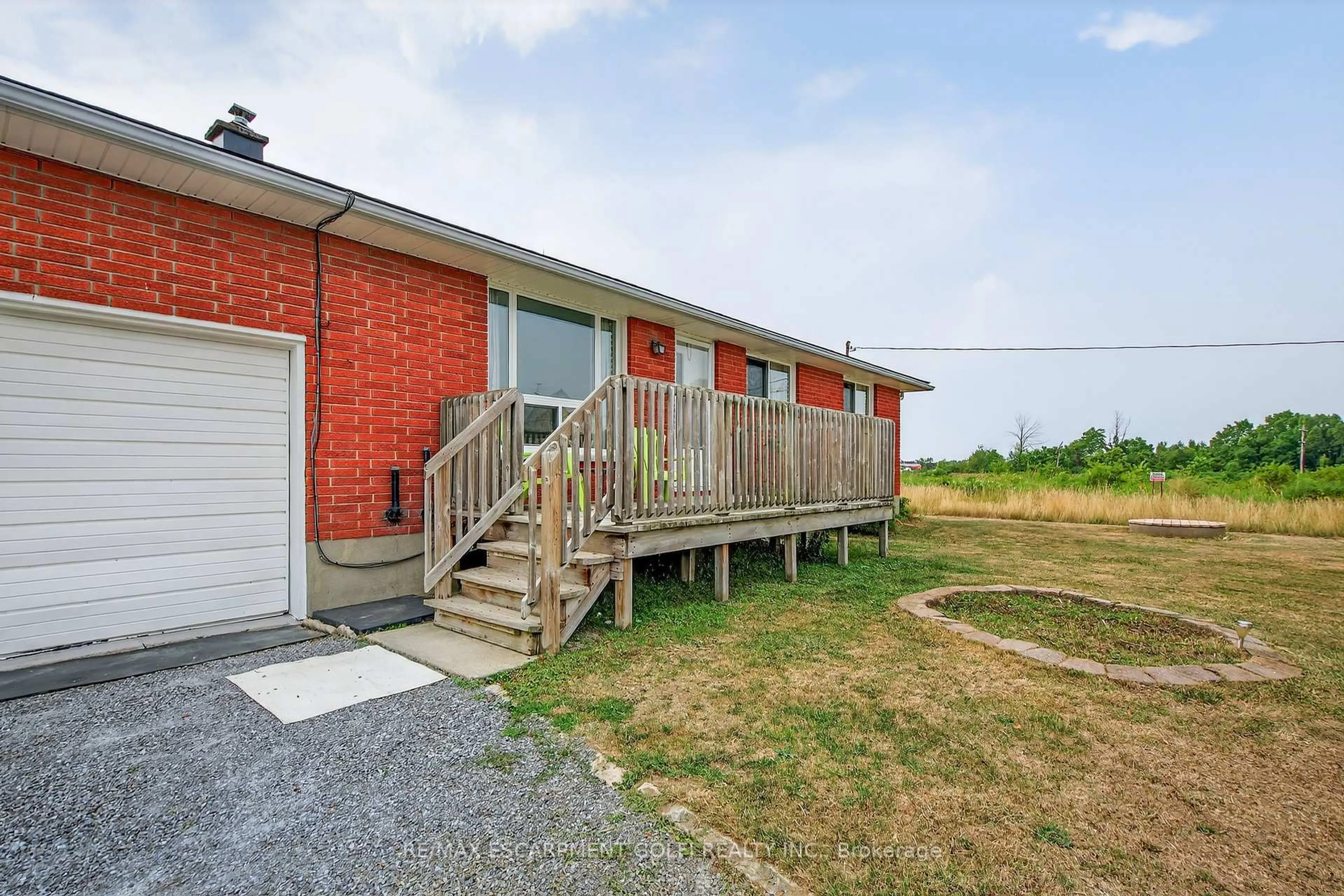Home with brick exterior material, building for 2041 Third Street Louth, St. Catharines Ontario L2S 6P9