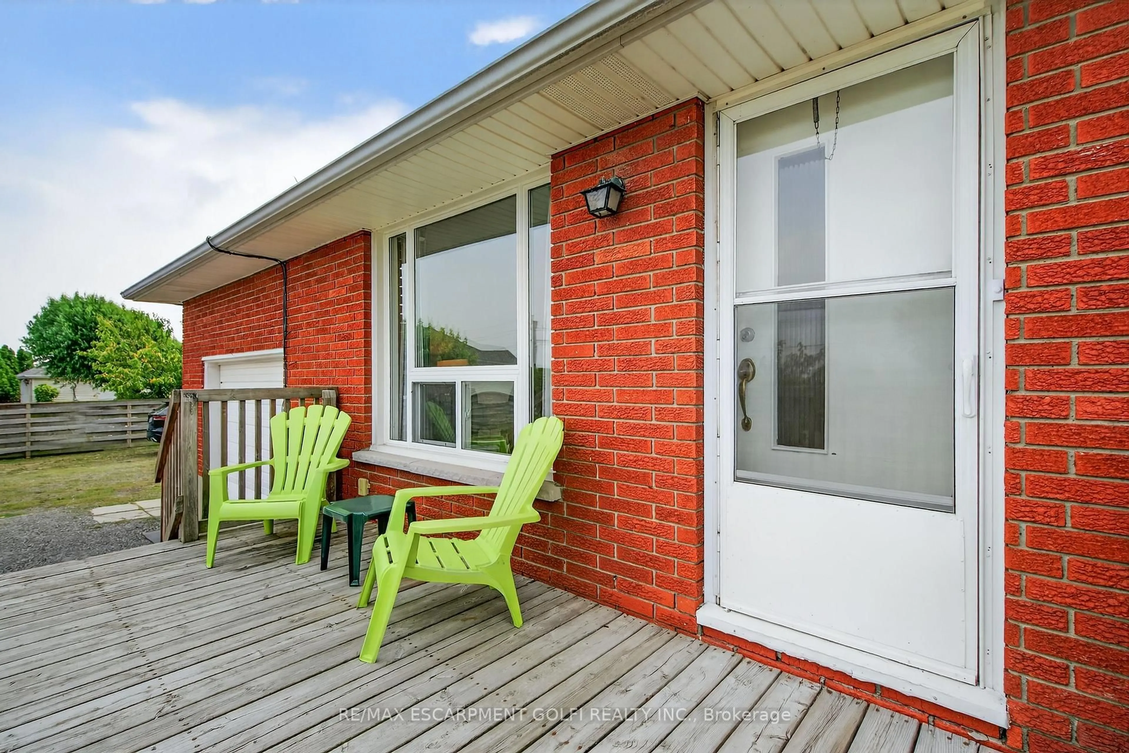 Patio, street for 2041 Third Street Louth, St. Catharines Ontario L2S 6P9
