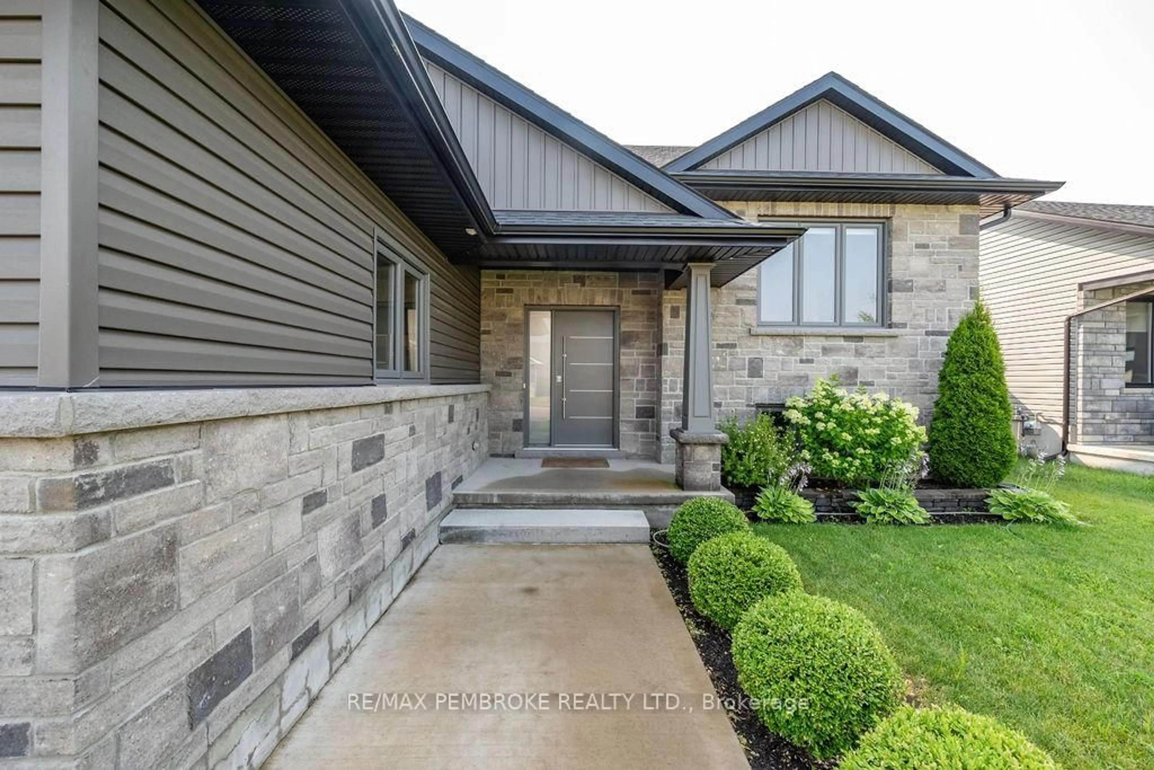Home with brick exterior material, street for 13 Drew St, Petawawa Ontario K8H 0G4