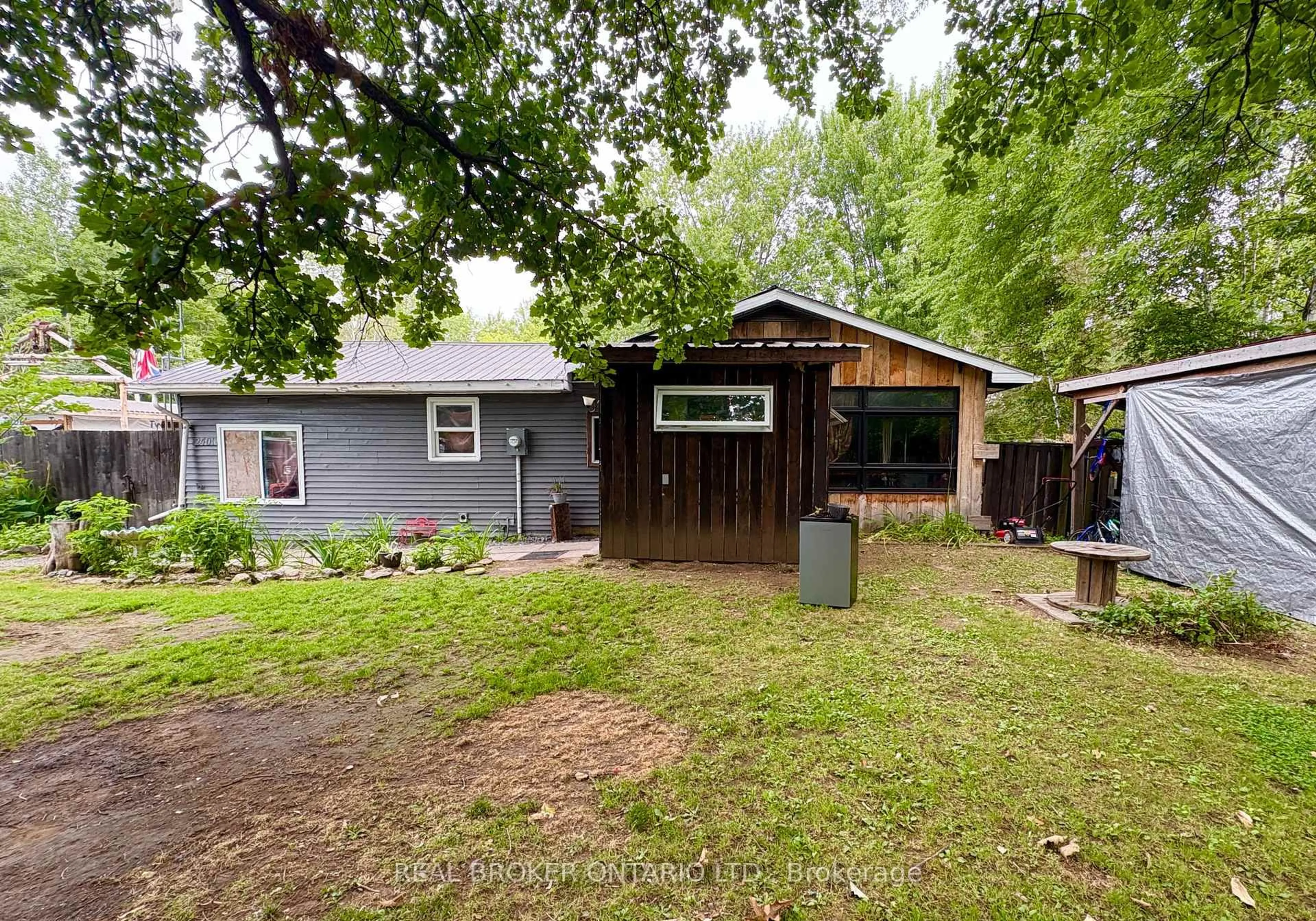 A pic from outside/outdoor area/front of a property/back of a property/a pic from drone, street for 2401 Totem Ranch Rd, North Grenville Ontario K0G 1T0