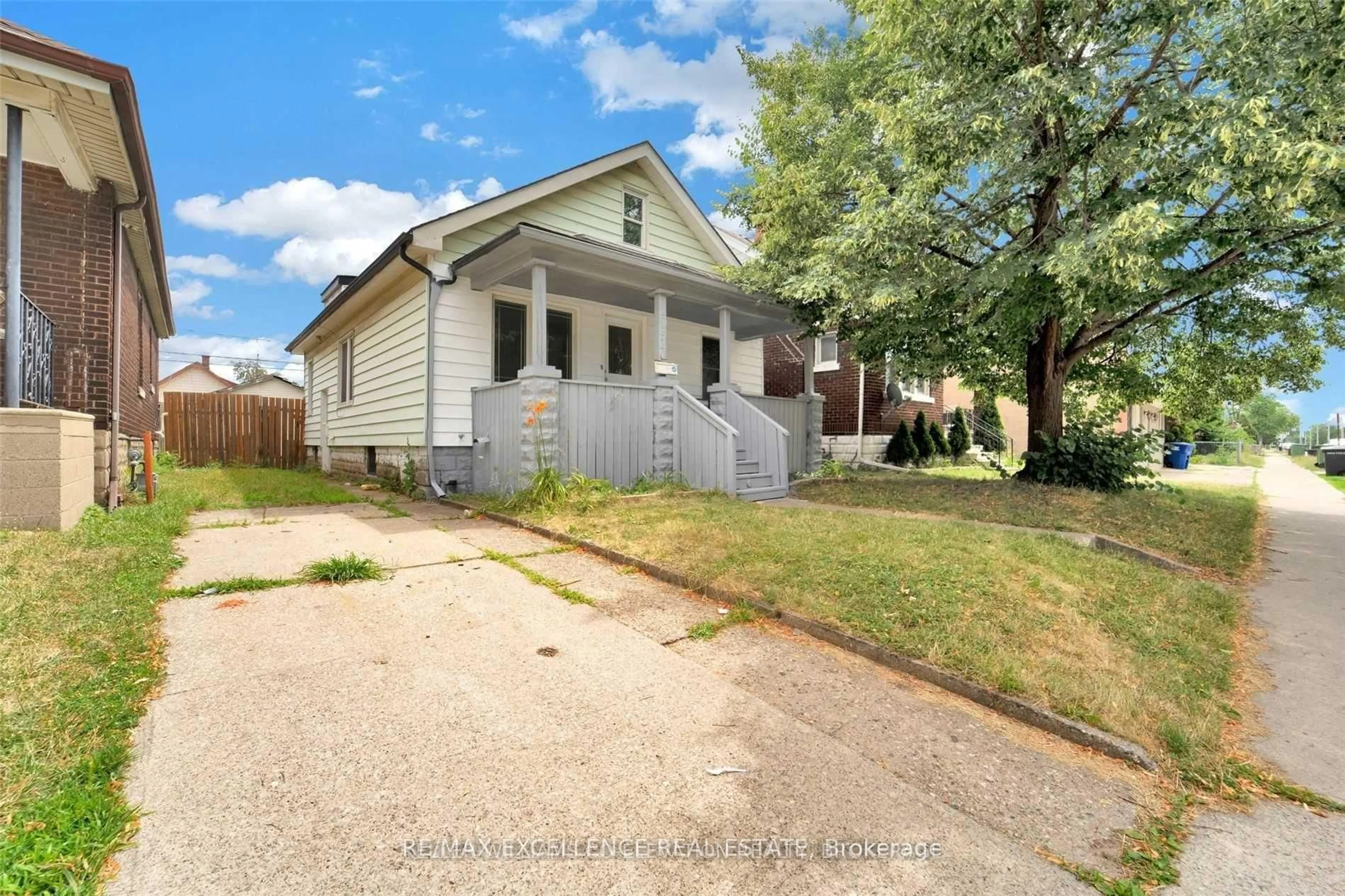Unknown for 1054 Felix Ave, Windsor Ontario N9C 3L5