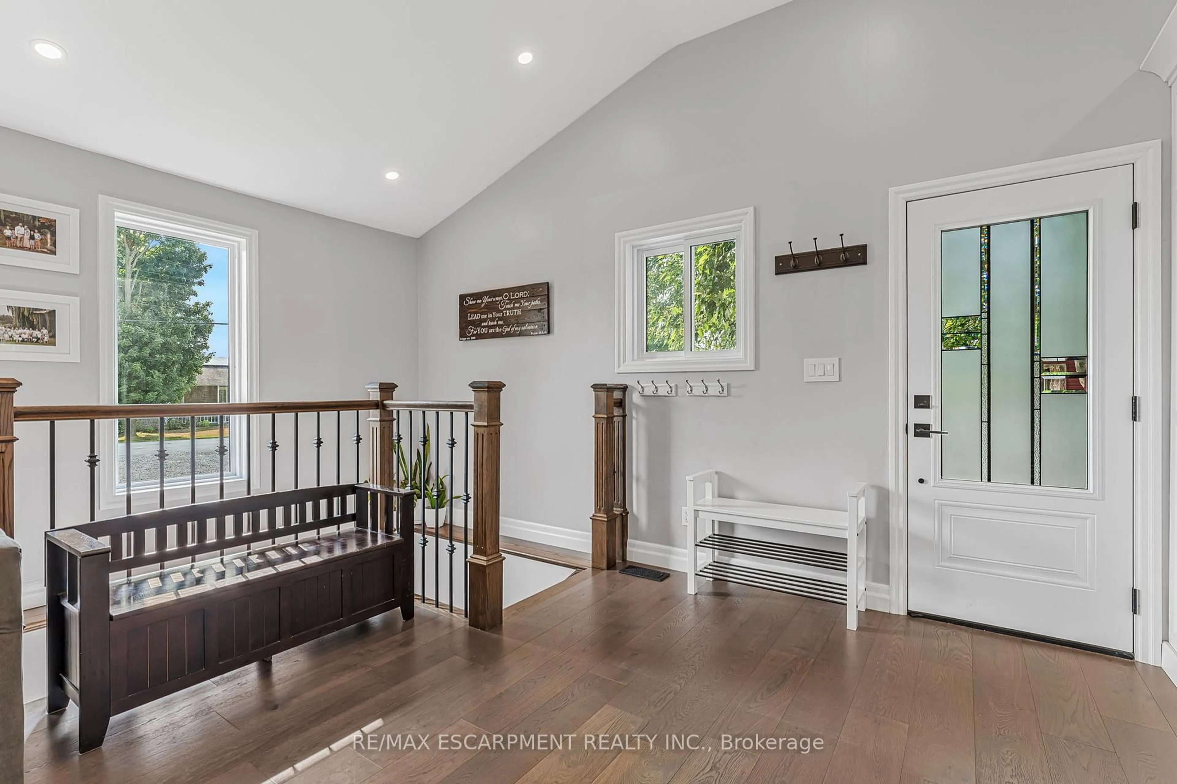 Indoor entryway for 53018 Perry Rd, Wainfleet Ontario L0S 1V0