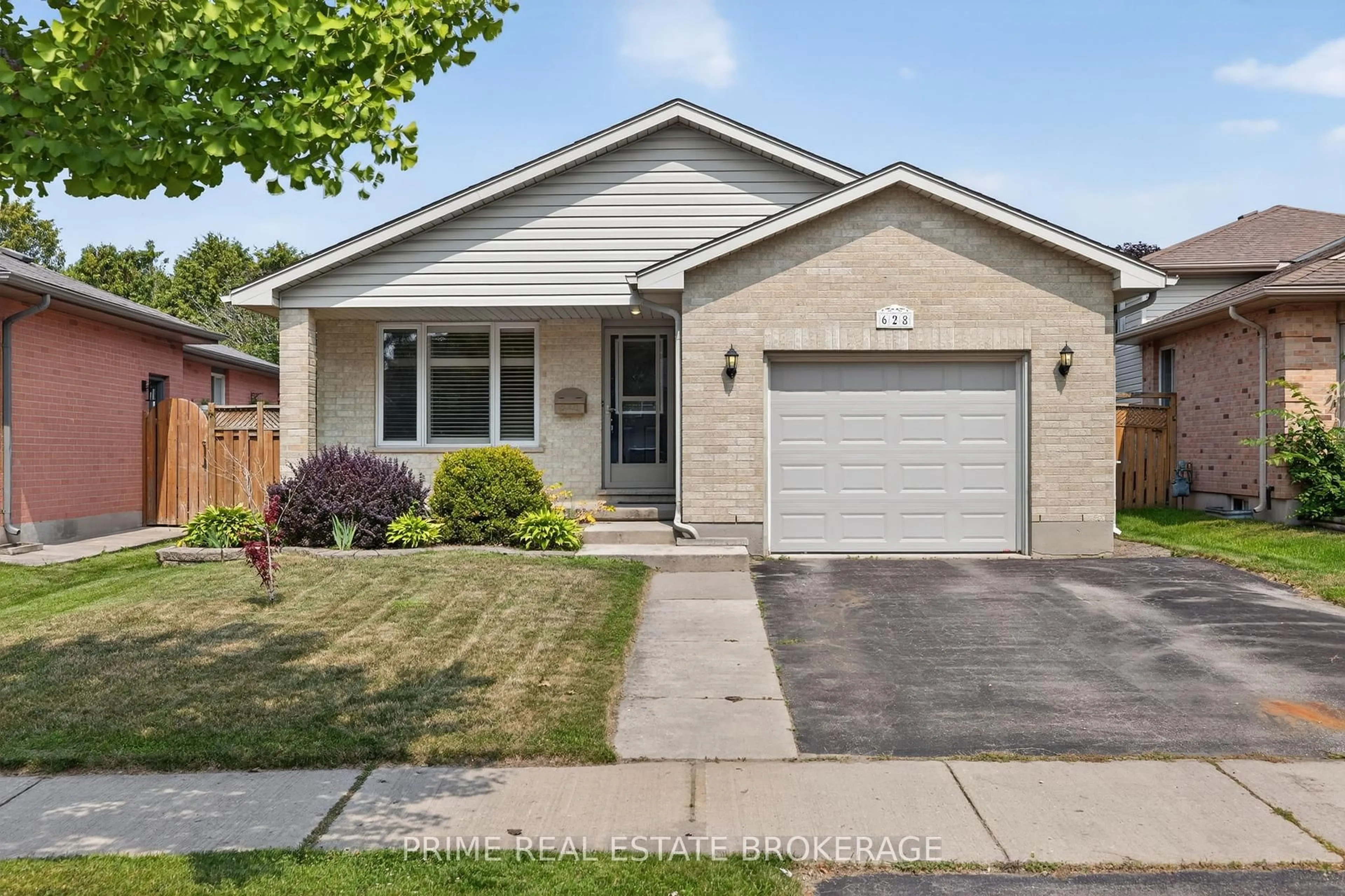 Home with vinyl exterior material, street for 628 Railton Ave, London East Ontario N5V 4Y1