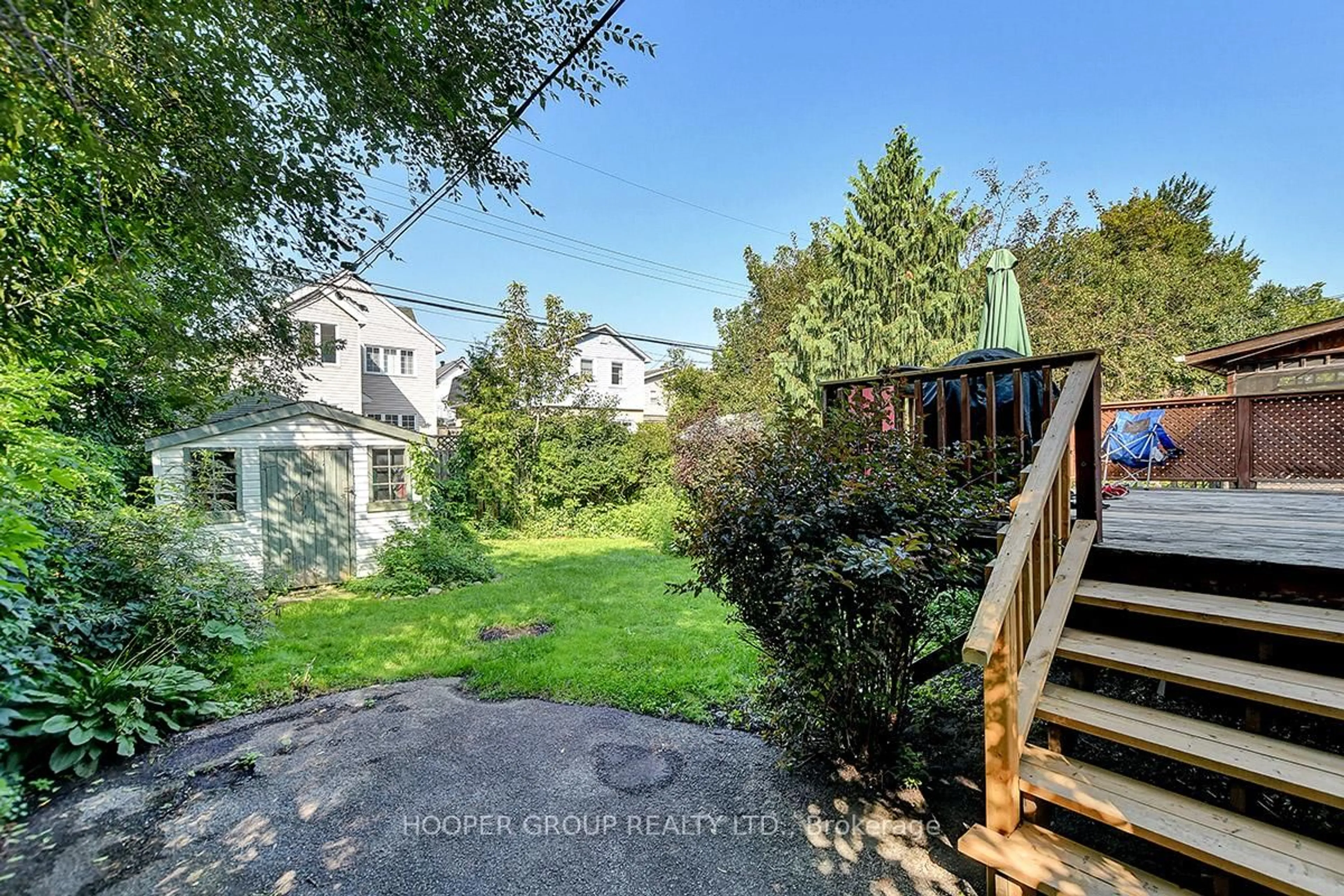 A pic from outside/outdoor area/front of a property/back of a property/a pic from drone, street for 26 Holland Ave, Ottawa Ontario K1Y 0X4