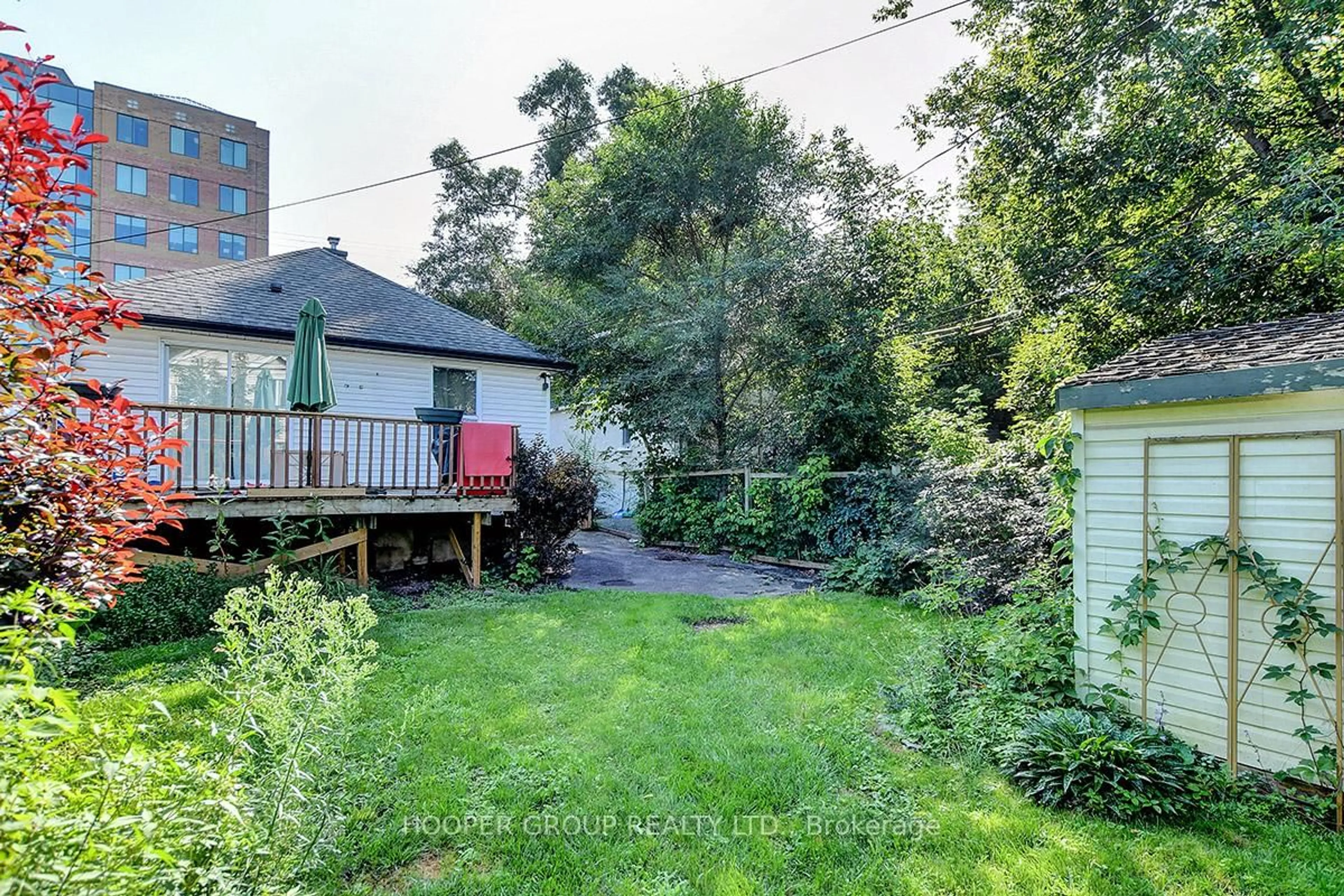 A pic from outside/outdoor area/front of a property/back of a property/a pic from drone, street for 26 Holland Ave, Ottawa Ontario K1Y 0X4
