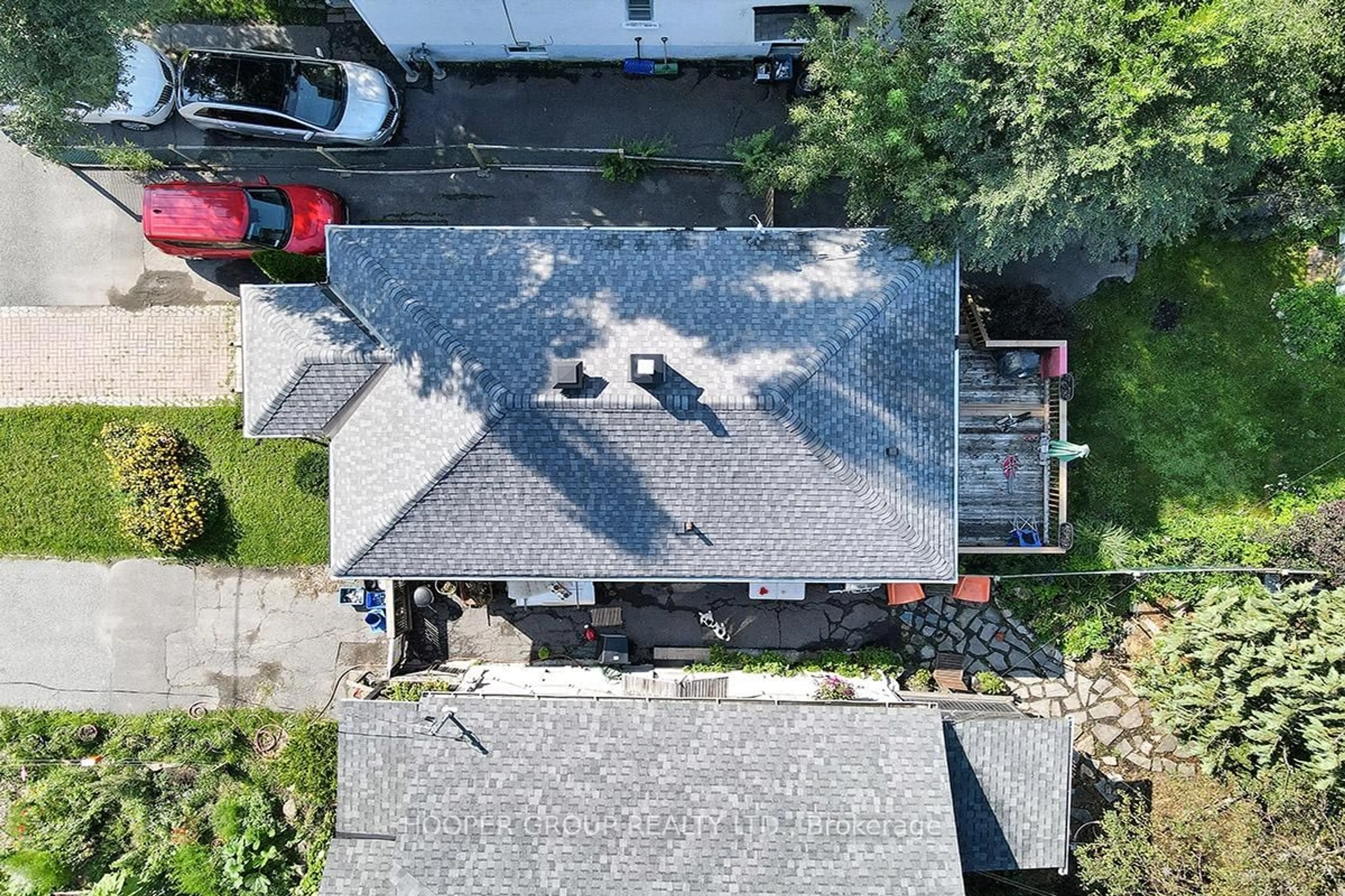 A pic from outside/outdoor area/front of a property/back of a property/a pic from drone, street for 26 Holland Ave, Ottawa Ontario K1Y 0X4