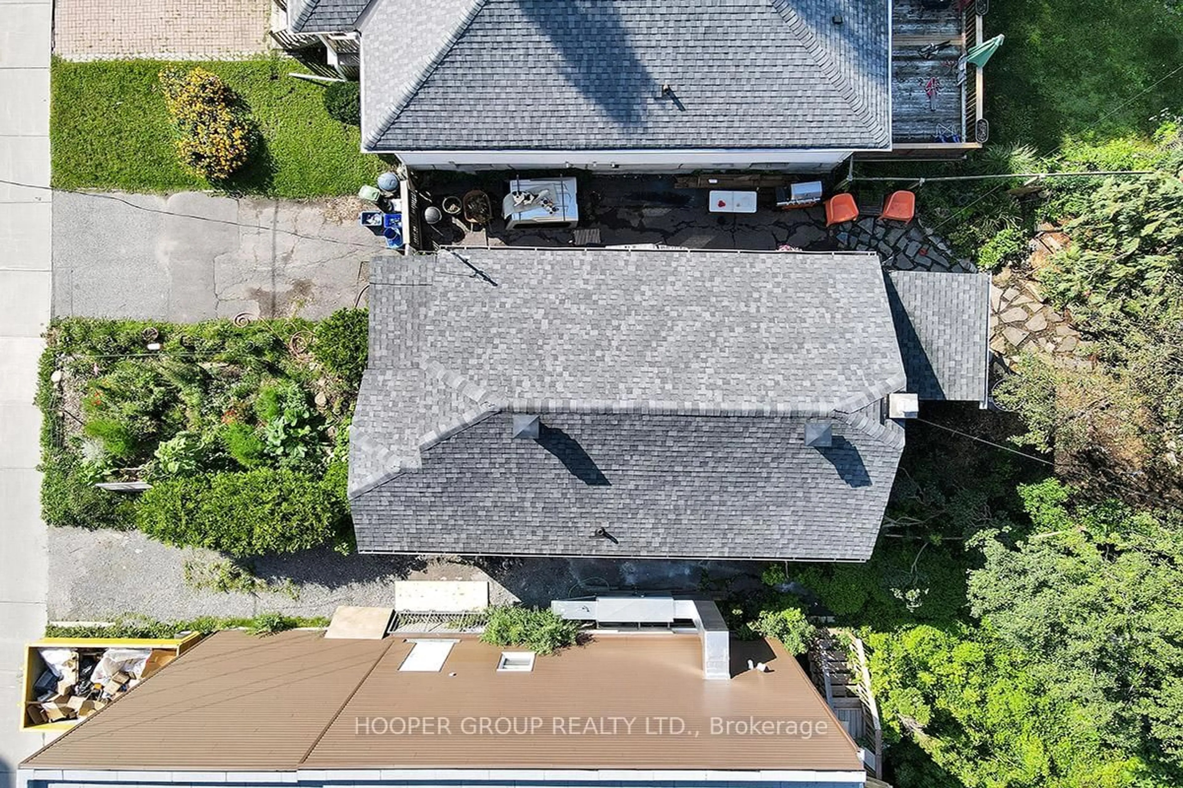 A pic from outside/outdoor area/front of a property/back of a property/a pic from drone, street for 22 Holland Ave, Ottawa Ontario K1Y 0X4