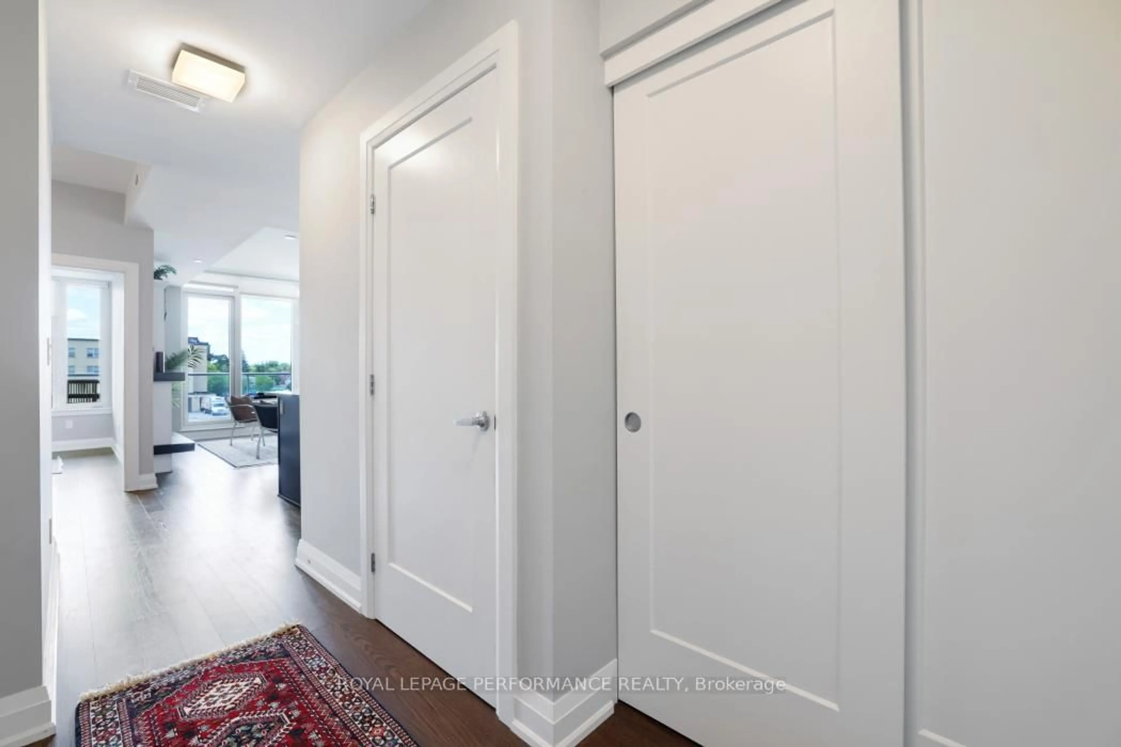 Indoor entryway for 570 De Mazenod Ave #412, Ottawa Ontario K1S 5X2