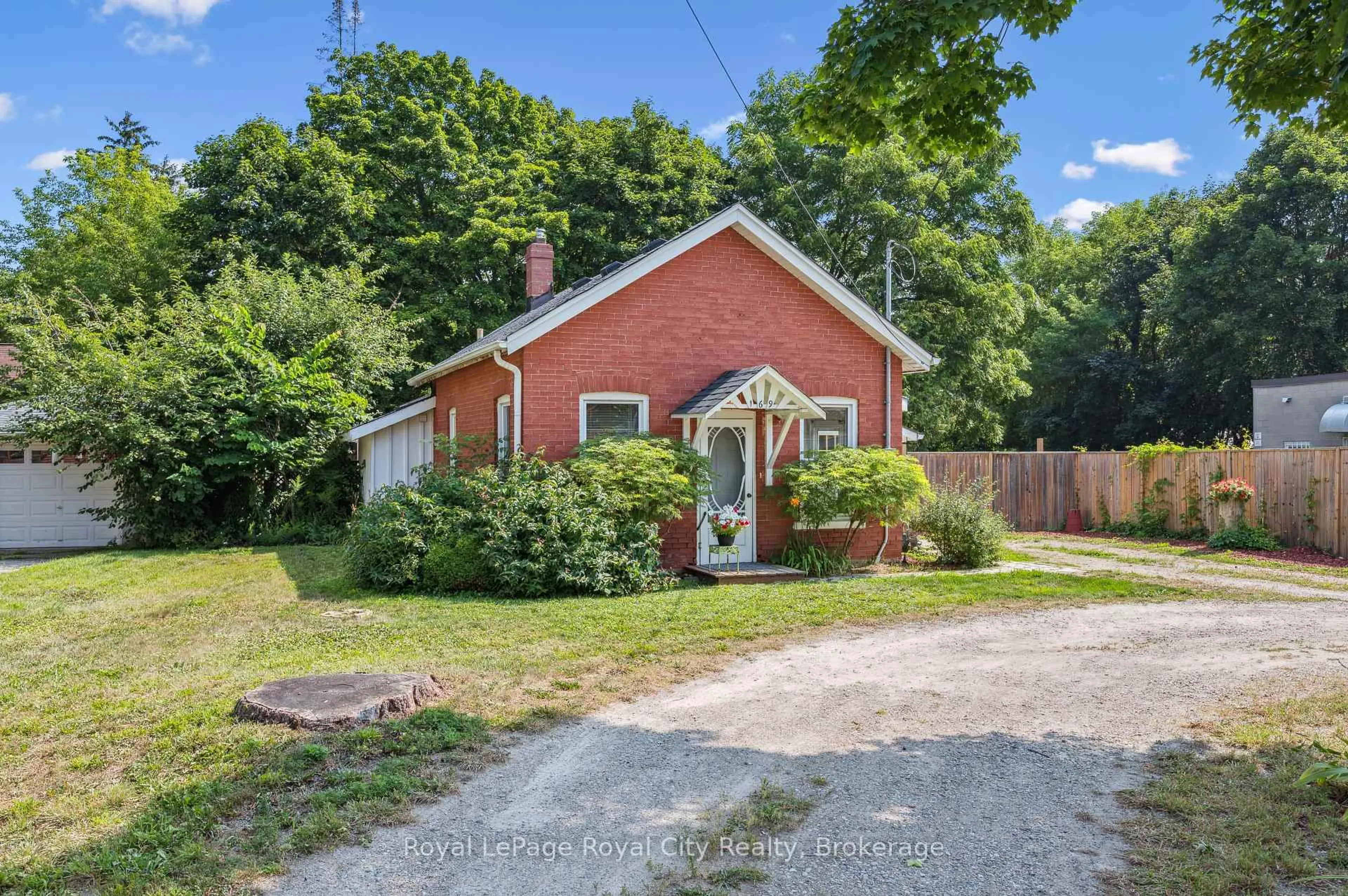 A pic from outside/outdoor area/front of a property/back of a property/a pic from drone, street for 169 Edinburgh Rd, Guelph Ontario N1H 5R6