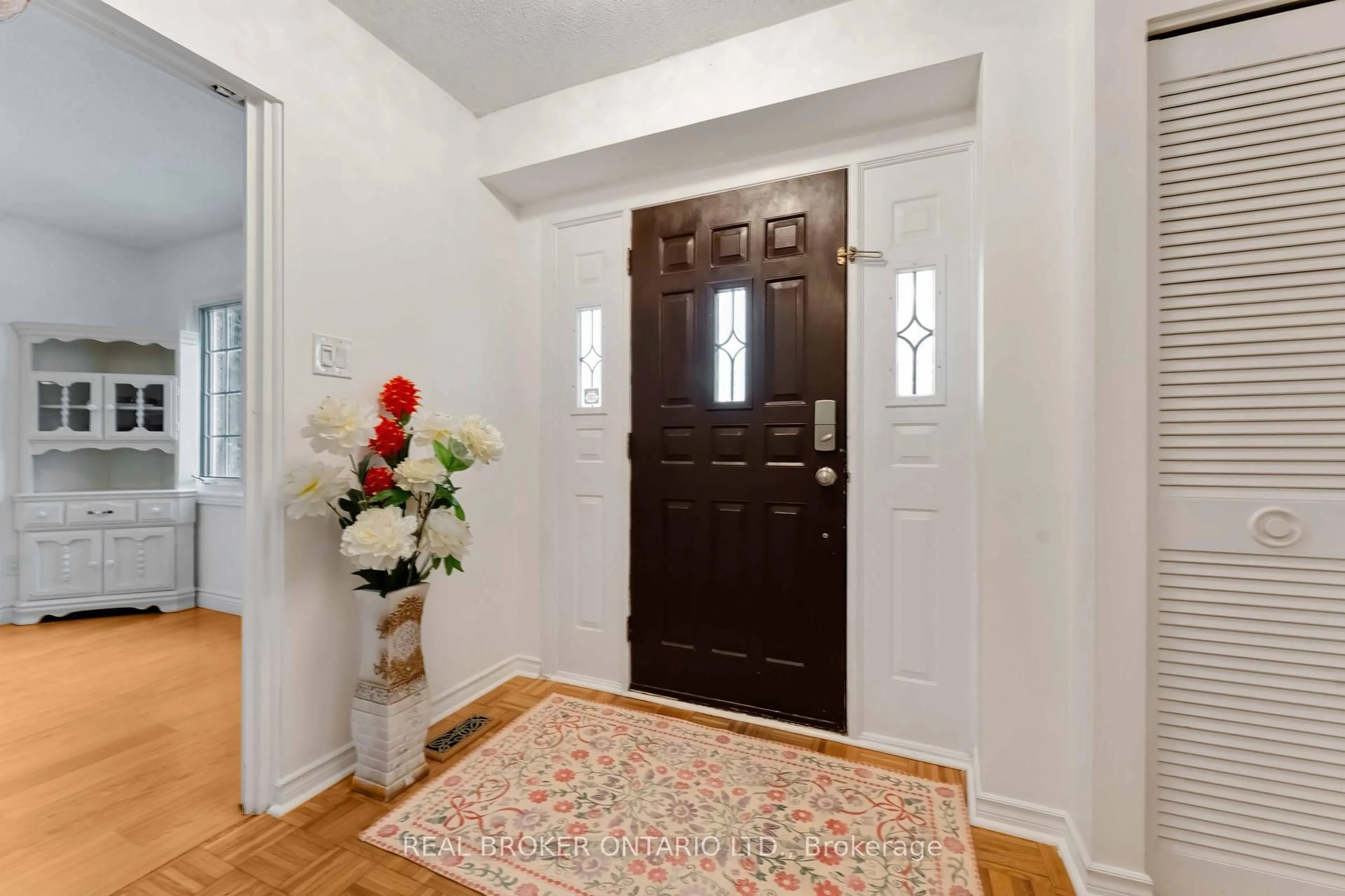 Indoor entryway for 77 Priam Way, Ottawa Ontario K2H 8S7