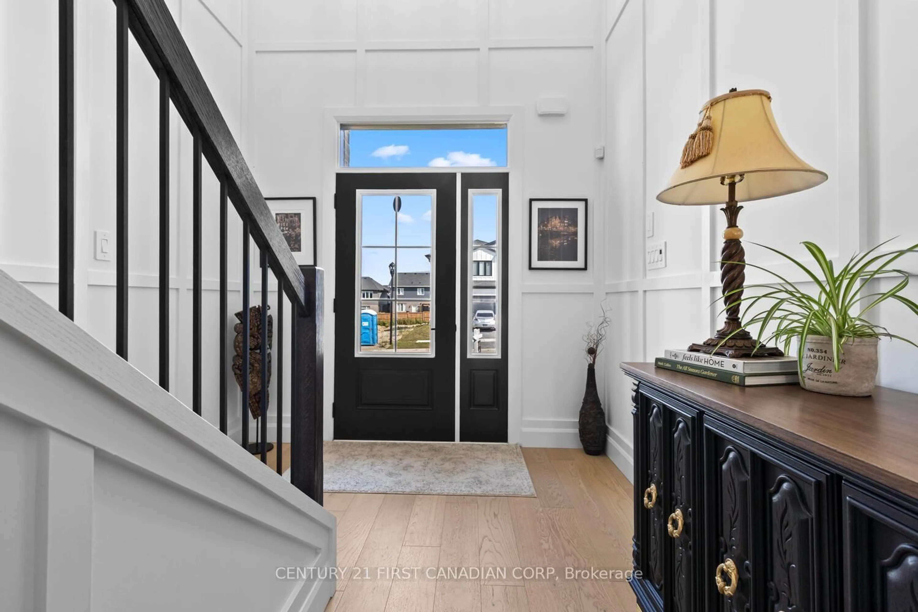 Indoor entryway for 1907 Fountain Grass Dr, London South Ontario N6K 0M2