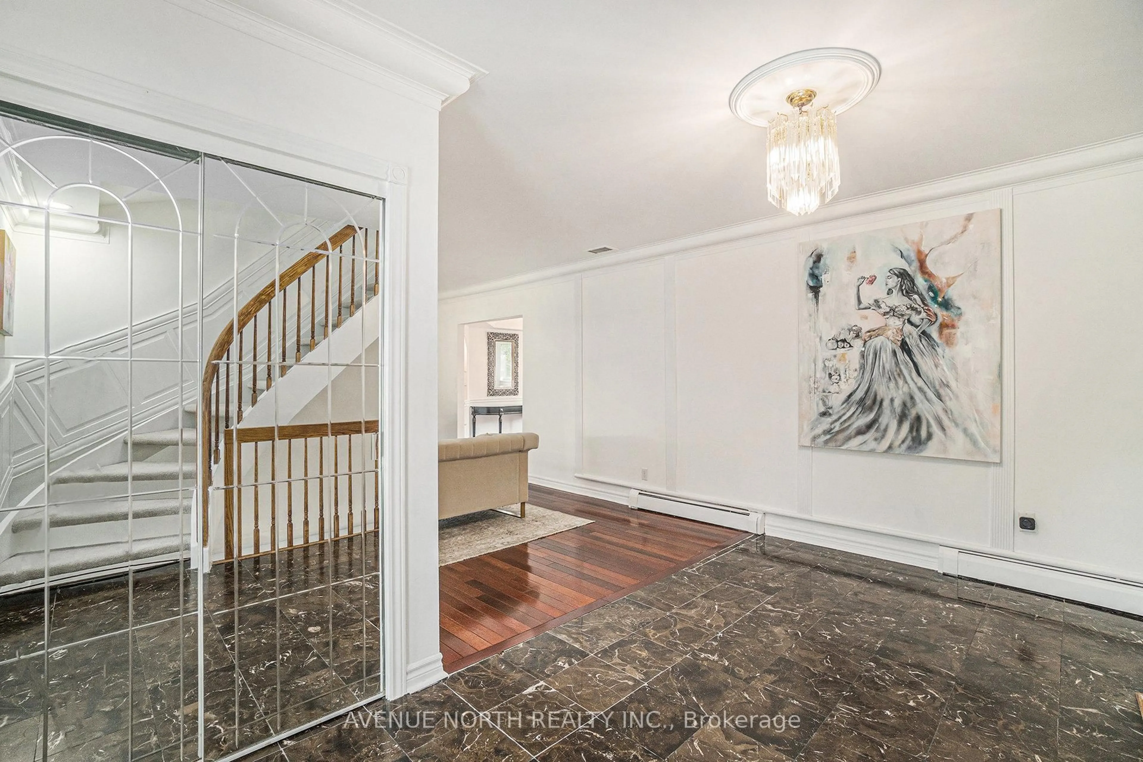 Indoor foyer for 6 Mosgrove Ave, Ottawa Ontario K2B 7W7