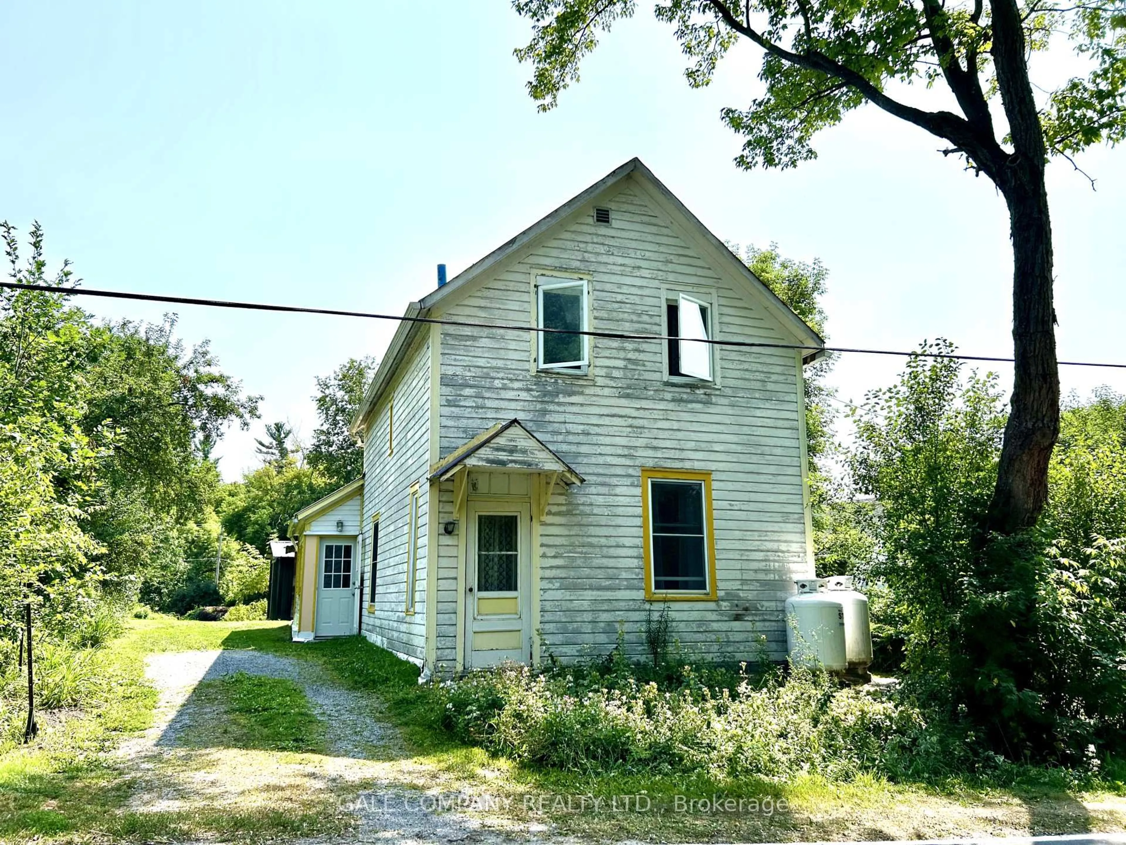 A pic from outside/outdoor area/front of a property/back of a property/a pic from drone, building for 212 Blakeney Rd, Almonte Ontario K0A 1A0