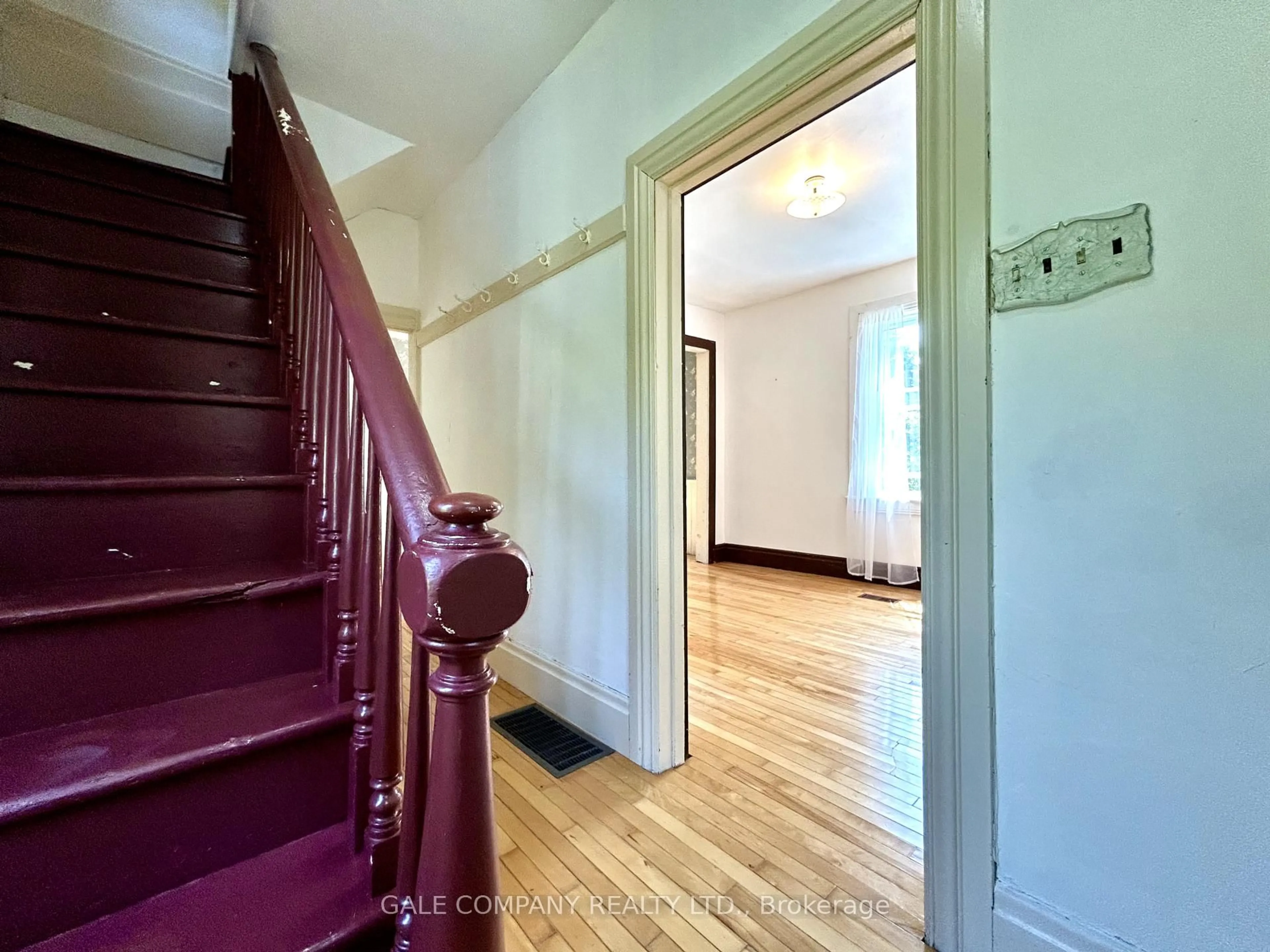 Indoor foyer for 212 Blakeney Rd, Almonte Ontario K0A 1A0